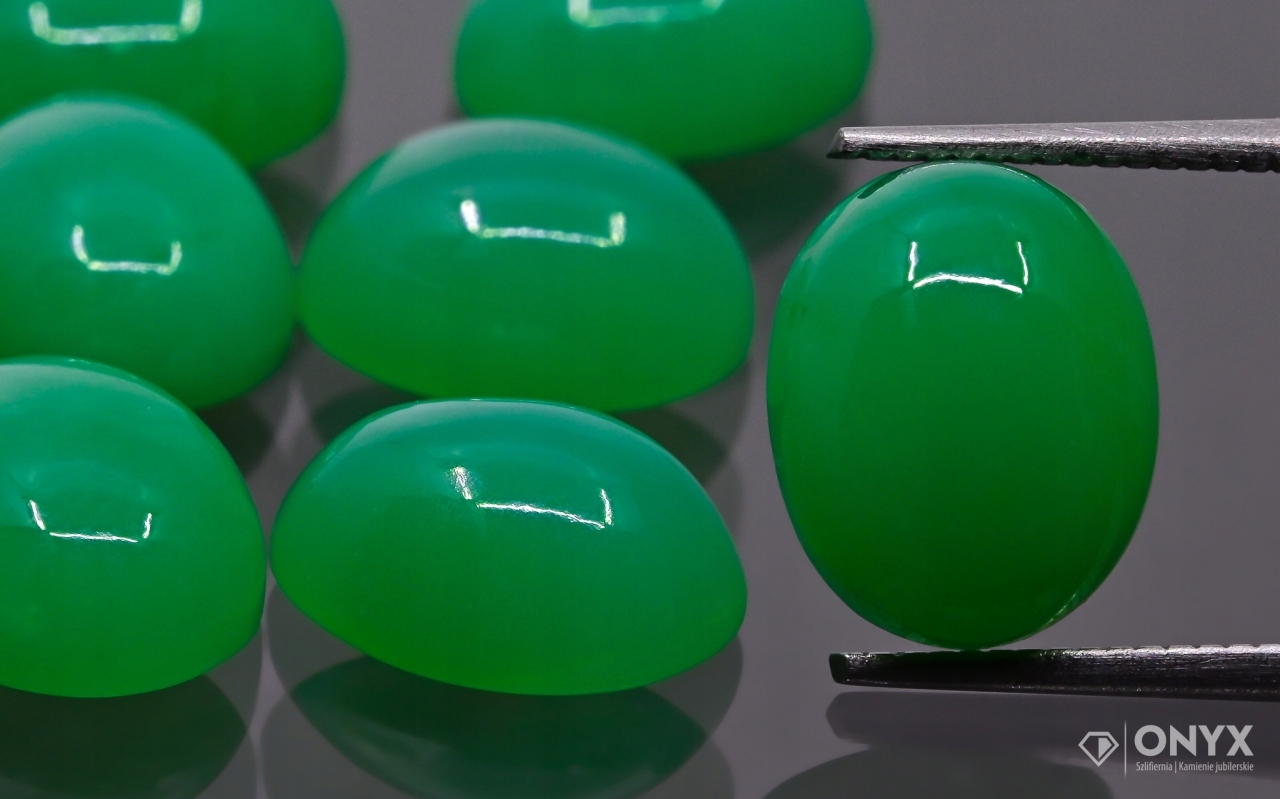 Chrysopraz A kabošon ovál 10x8 mm