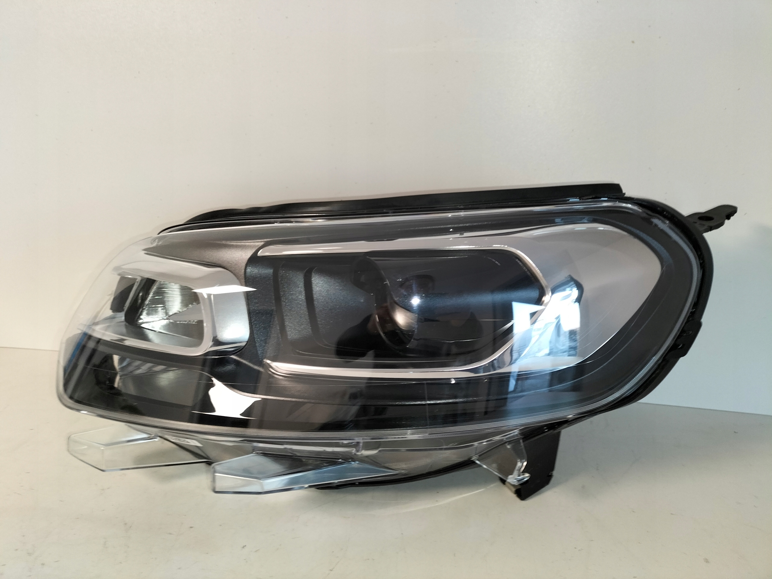 light front reflektor left CITROEN JUMPY III 16- SAPCETOURER XENON