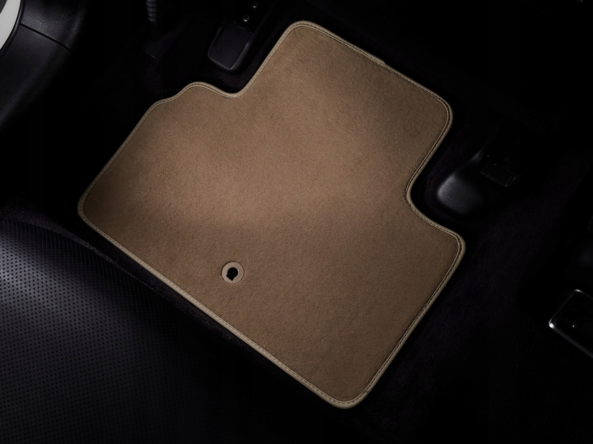 Podgumowane do Honda Civic VIII UFO hatchback 06 Color beige