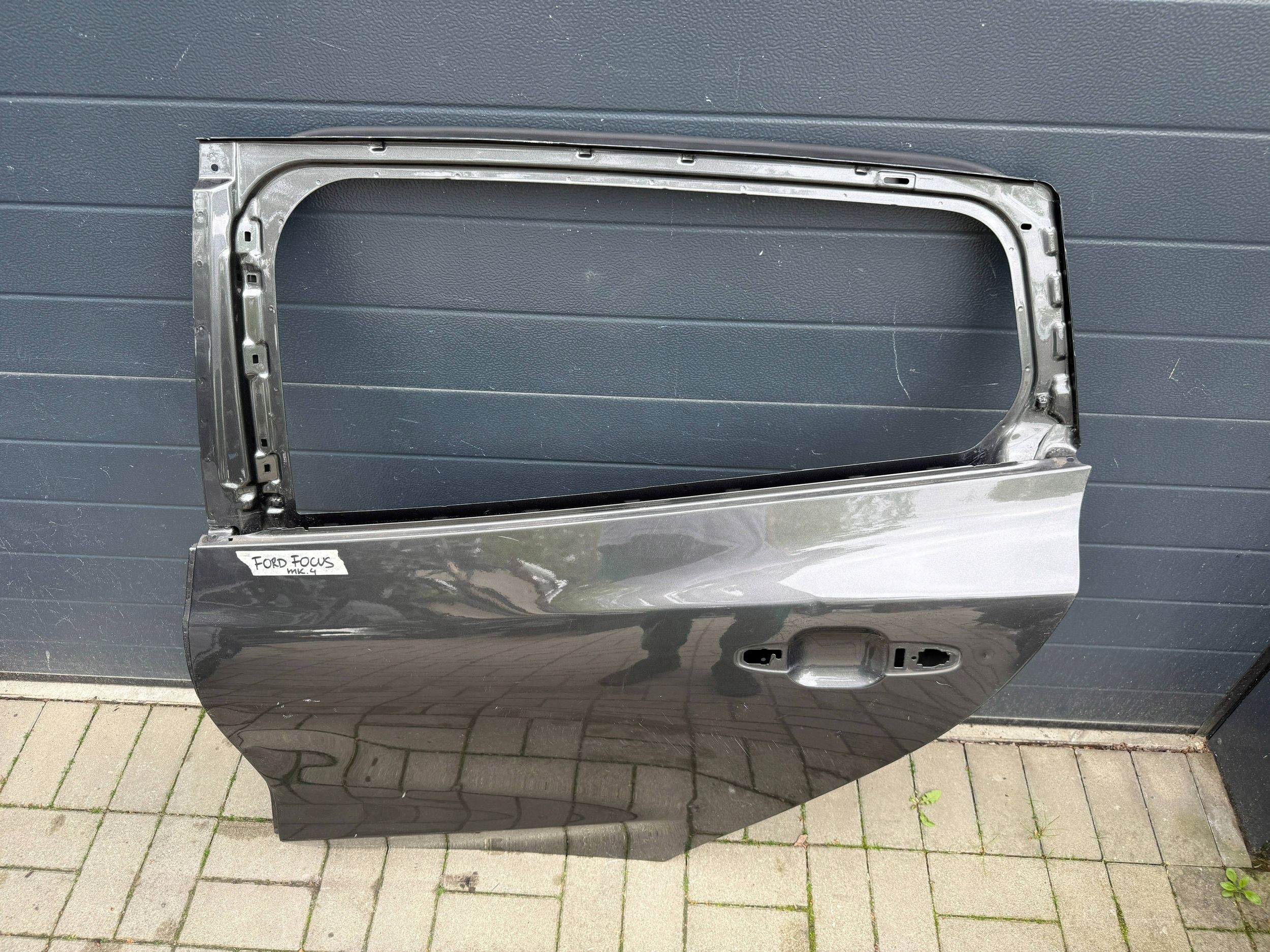 Ford Focus Mk4 Mk-4 door rear part left rear. left kombi