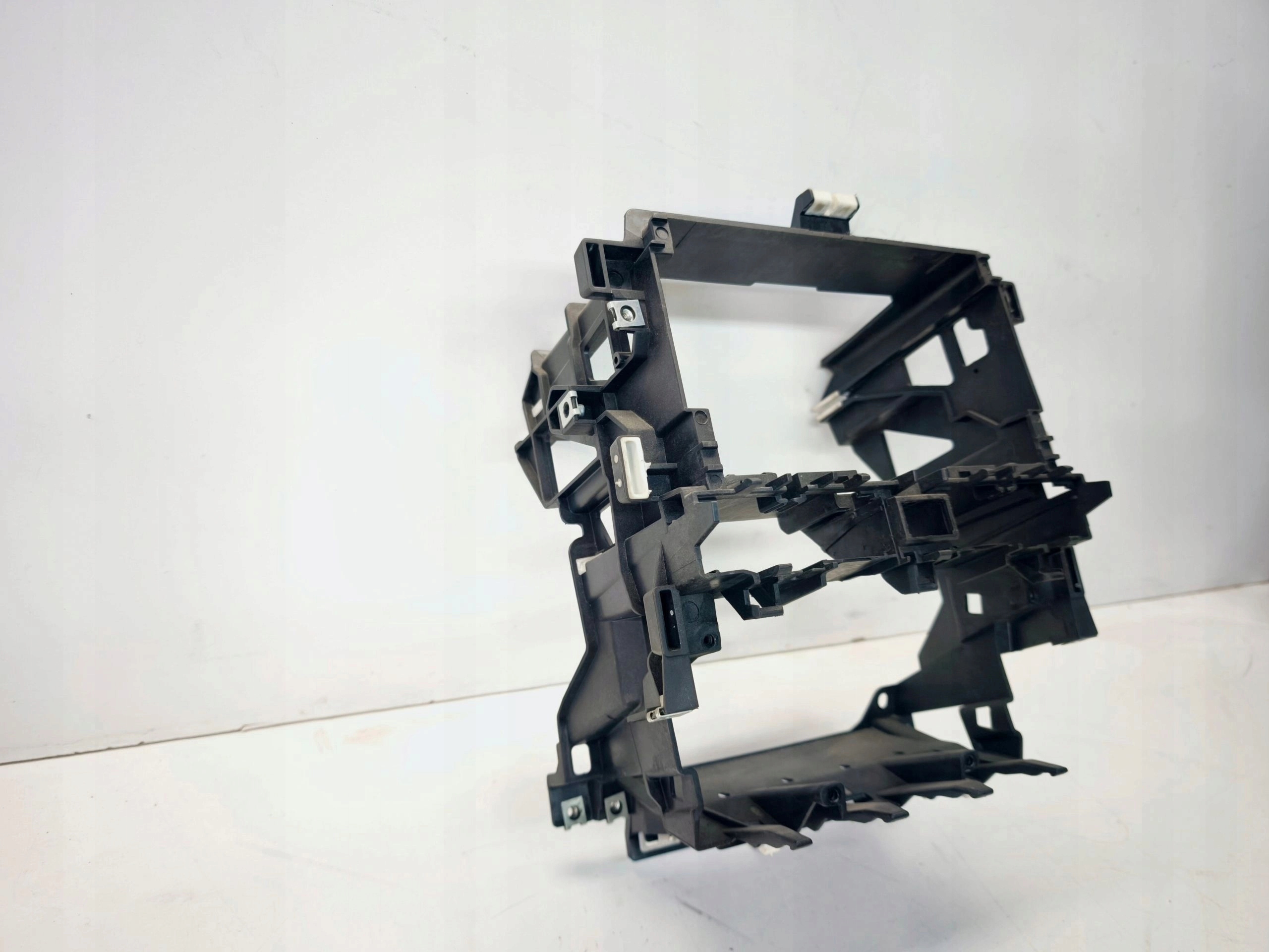 Korb 2 DIN AUDI A3 8P LIFT Original 8P0858005C