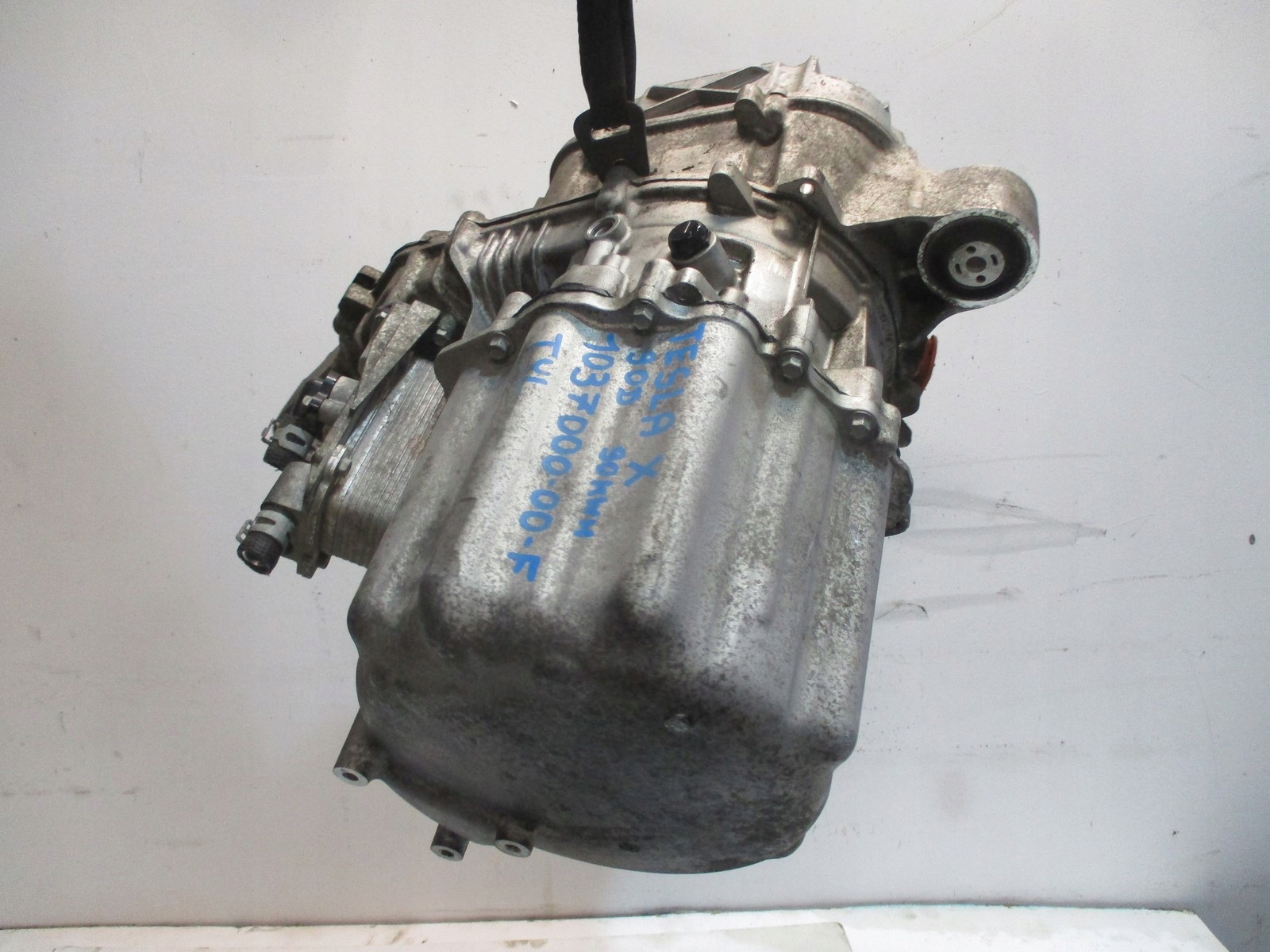 engine electrical TESLA X 1037000-00-F rear part