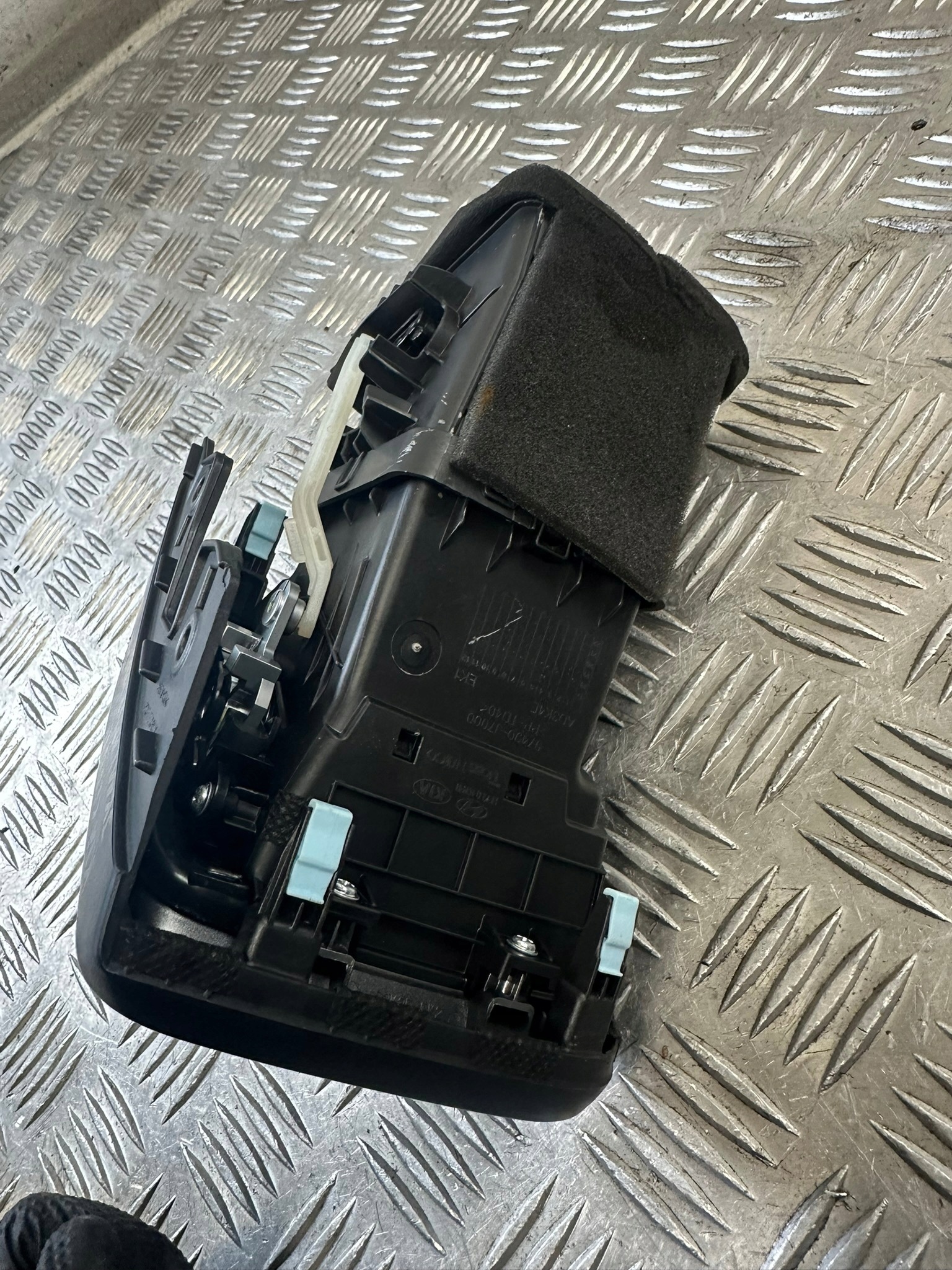 mřížka klími levá KIA PRO CEED III 97490J7000