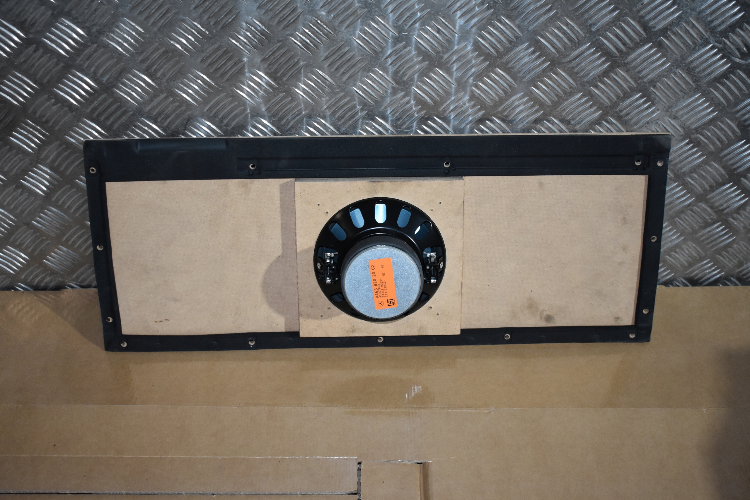 IDEALNY speaker SUBWOOFER MERCEDES W463 1