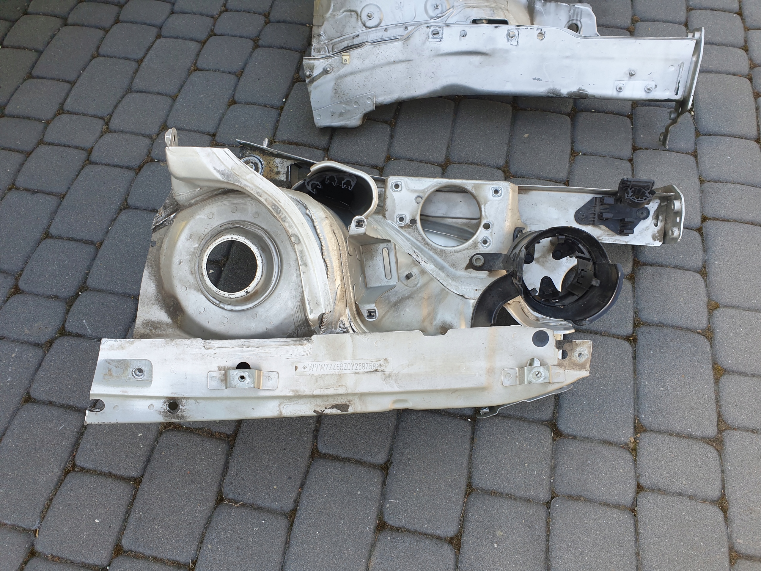 LONGHERONE quarto LONGHERONE FARTUCH VW POLO V 5 6R 2009