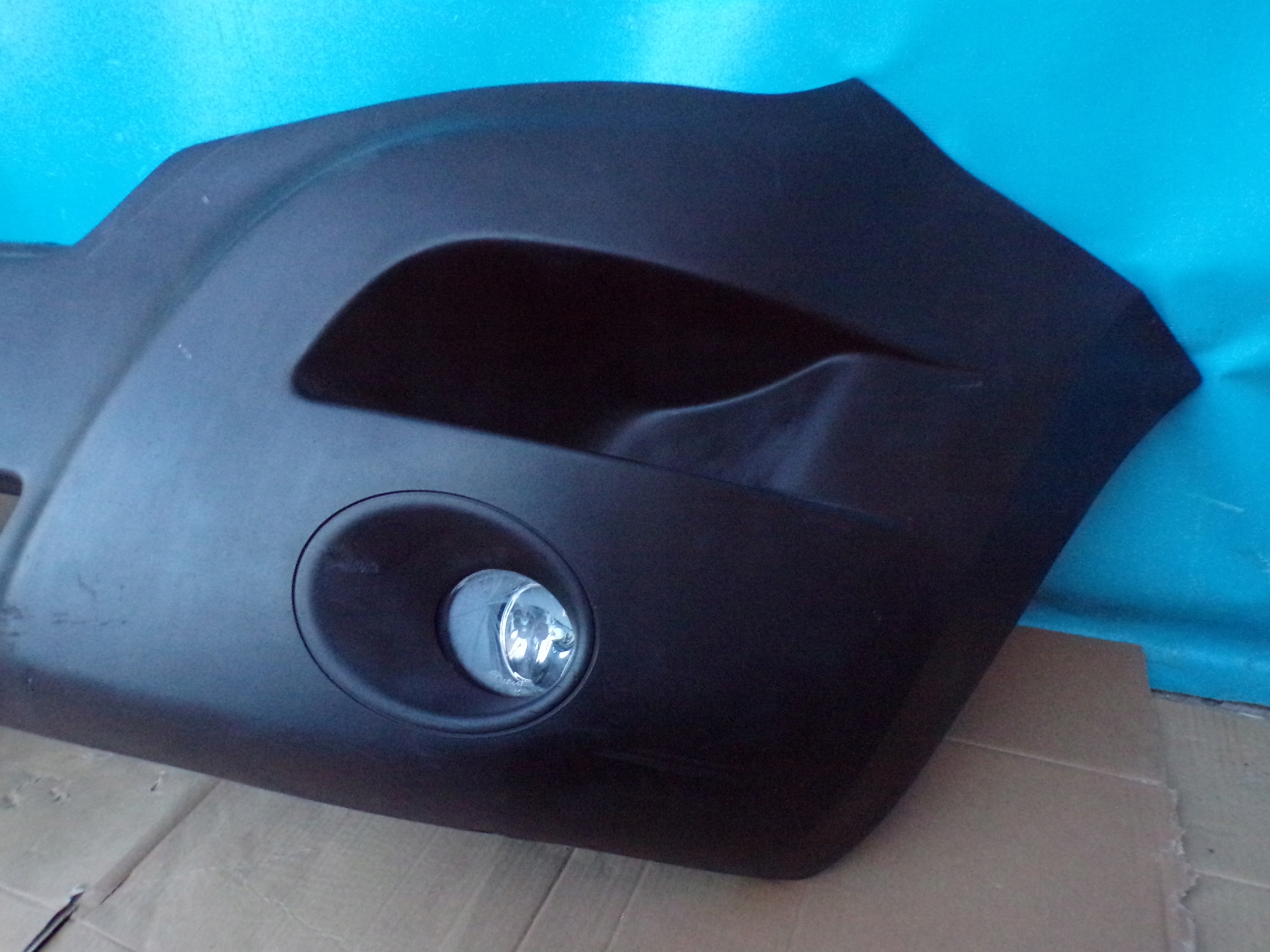 Nissan NV400 NV 400 2010 - bumper front front original fog lights