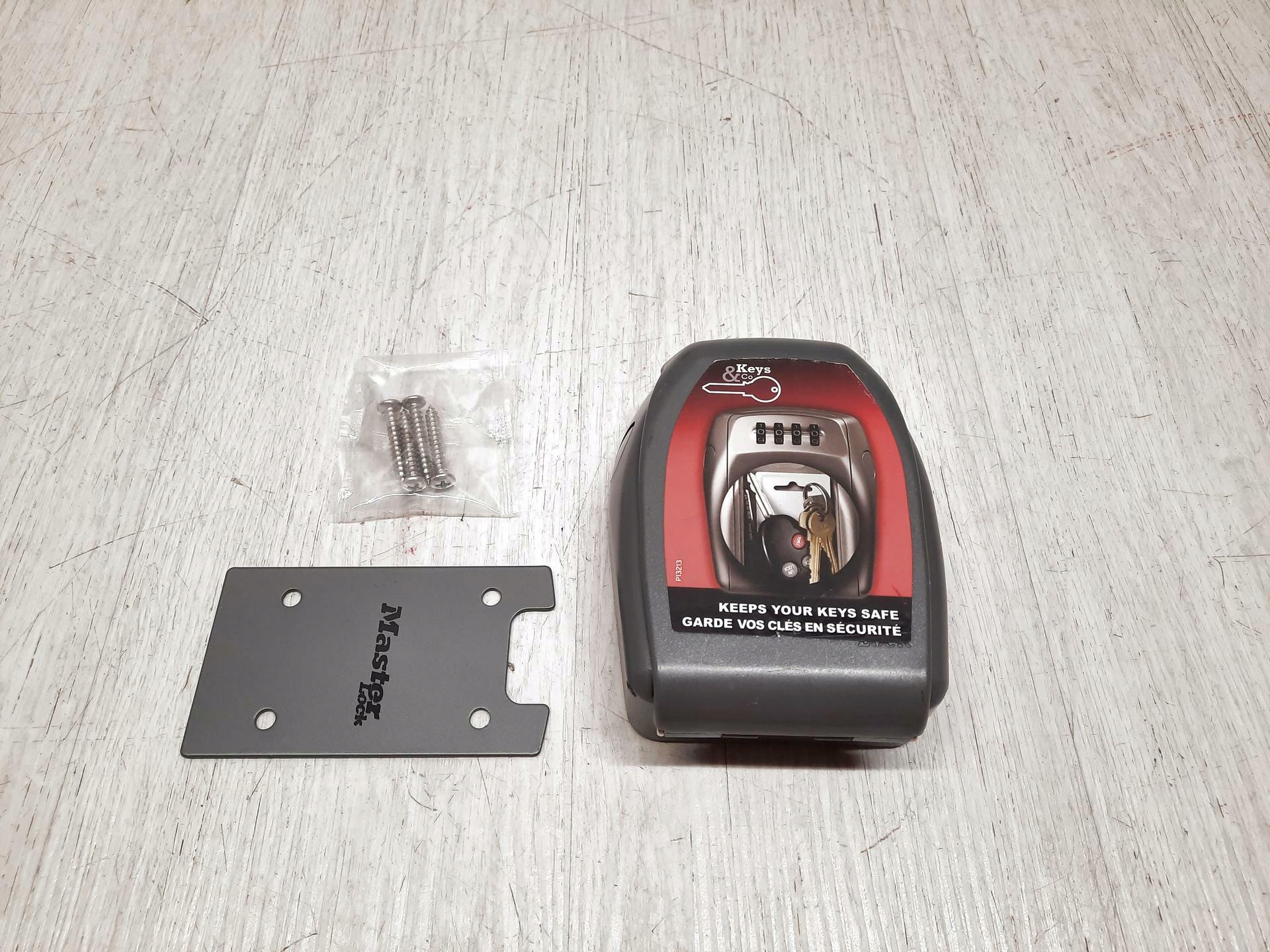 Schowek na klucze sejf szyfrowy Masterlock 5415EURD 13.2 x 10.5 x 4.6 cm Marka Makita