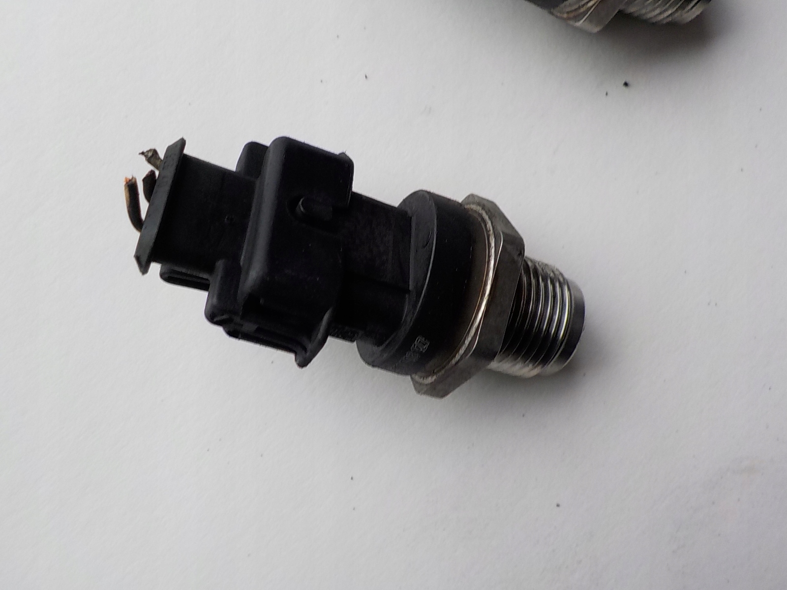 RENAULT TRAFIC II 2.0 DCI Capteur Pression Carburant 0281006187
