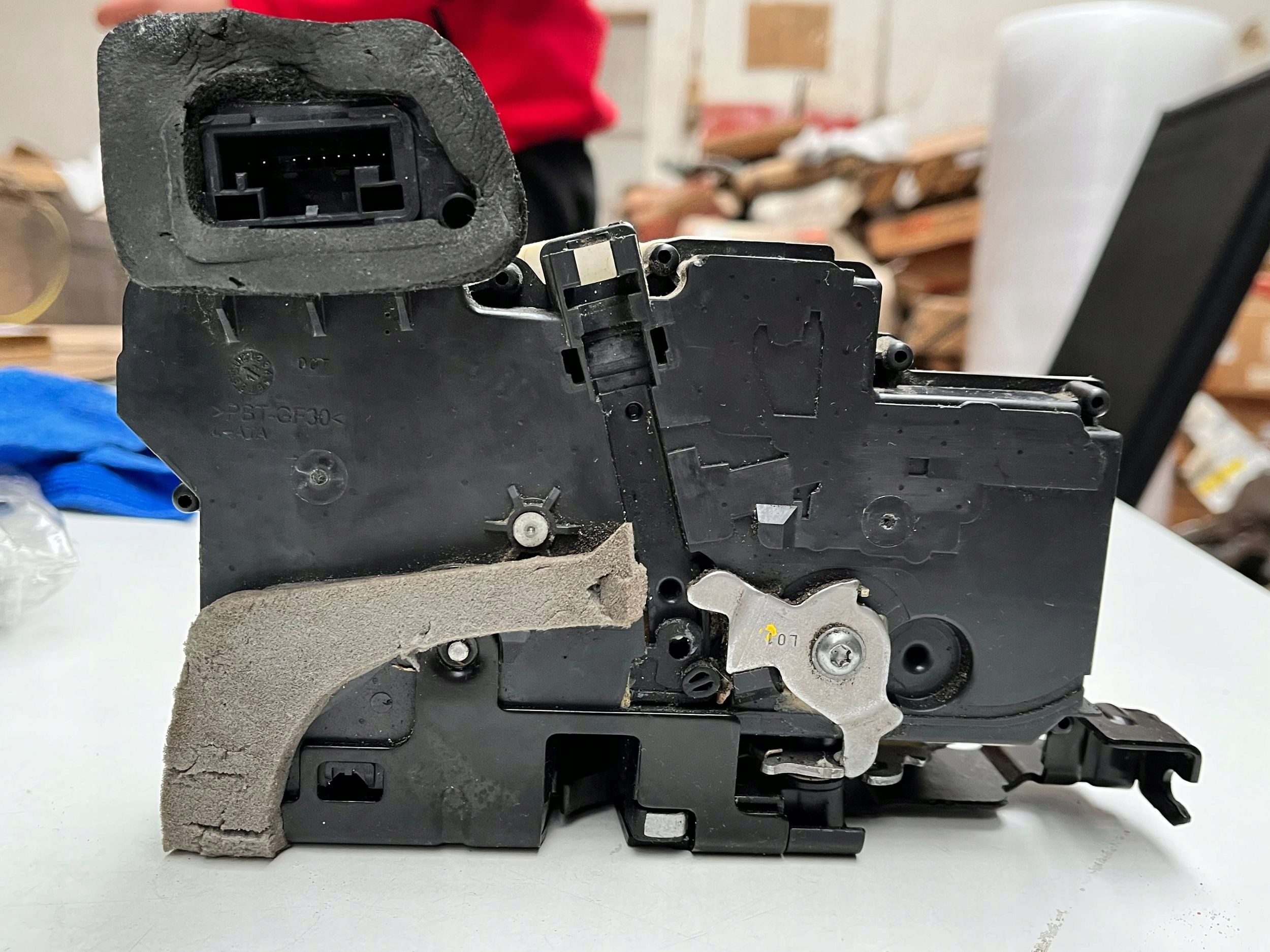 AUDI A6 C8 lock door left rear part 4K0839015R !J