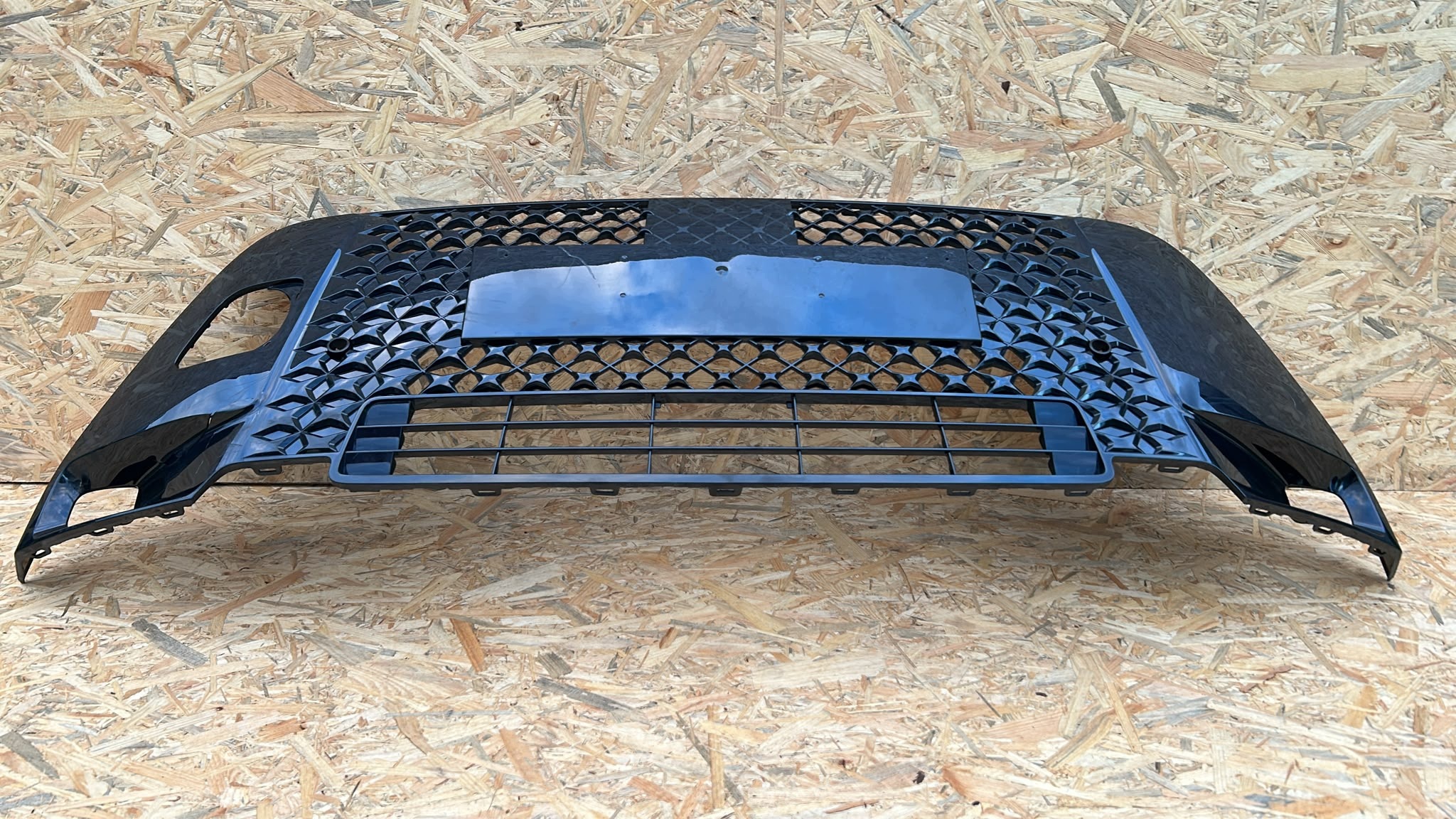 grid central of a bumper front front TOYOTA AYGO X 25