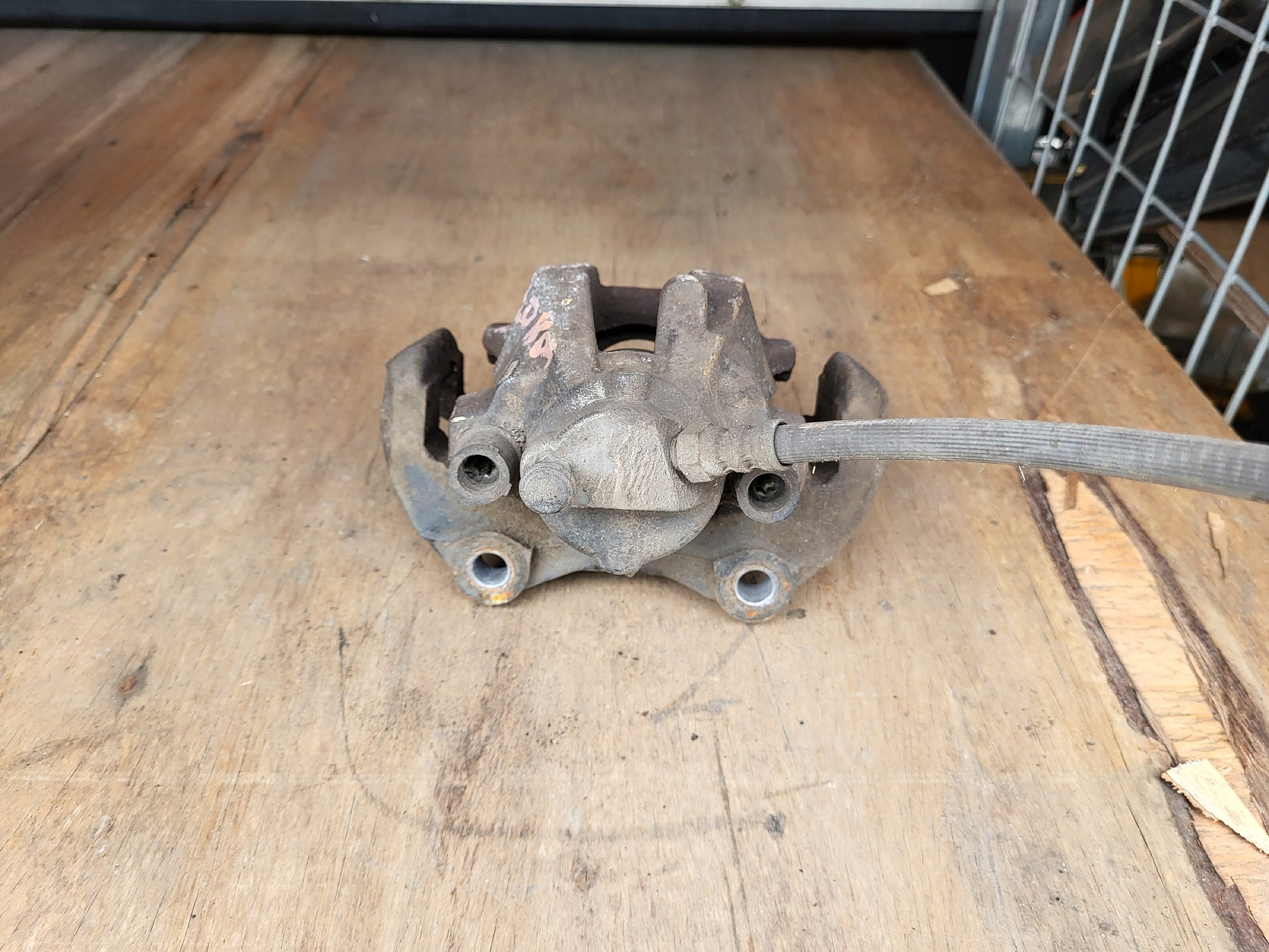 MERCEDES W211 3.0 DCI V6 caliper brake left rear part