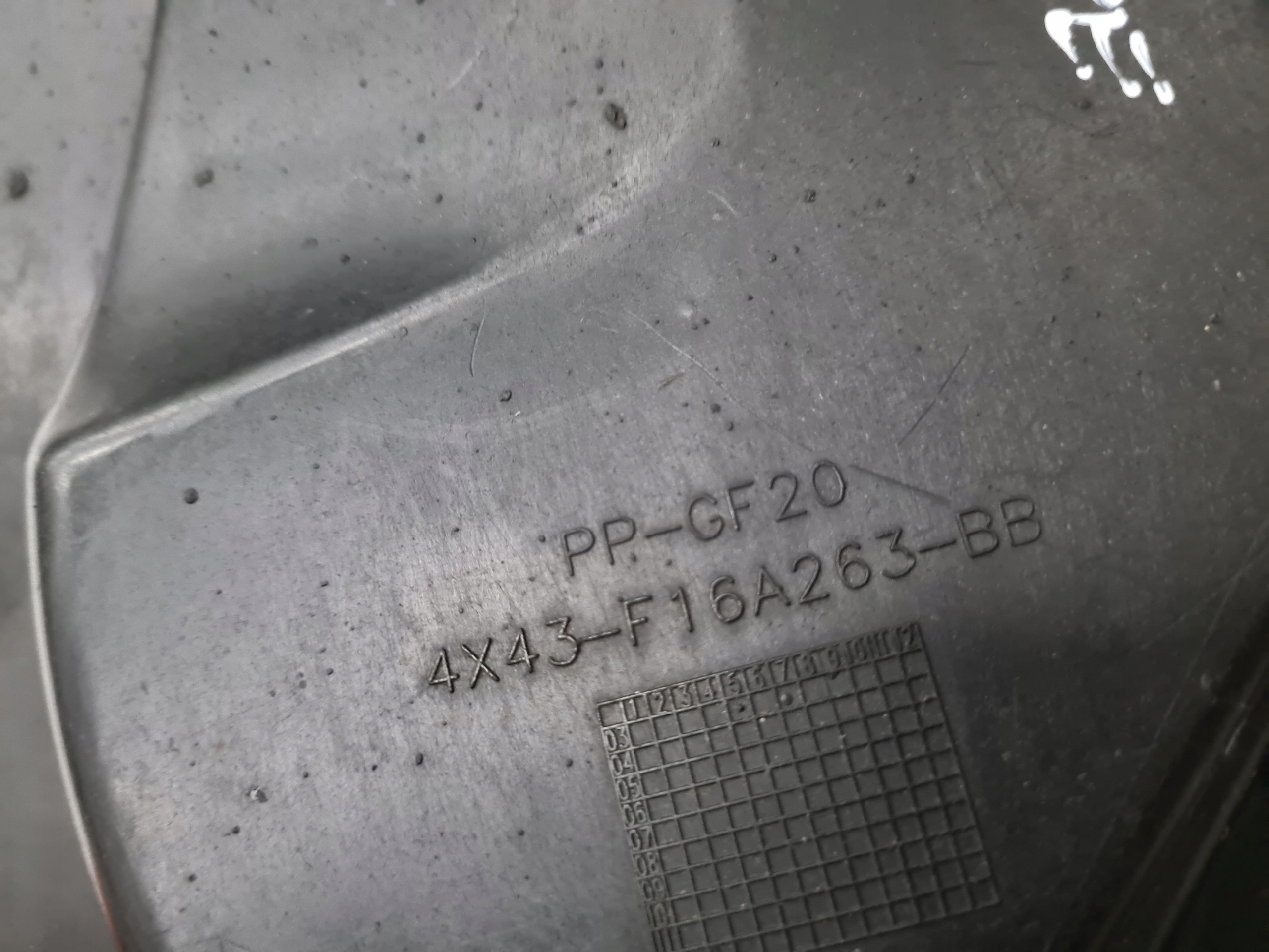 OSŁONA BOCZNA SILNIKA LEWA JAGUAR X-TYPE Numer katalogowy części 4X43-F16A263-BB X-TYPE