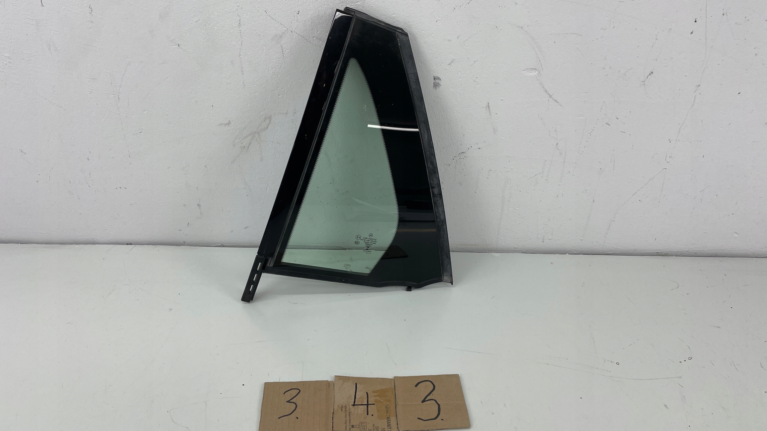 A2537300155 - MERCEDES GLC W253 кузовное стекло 17R