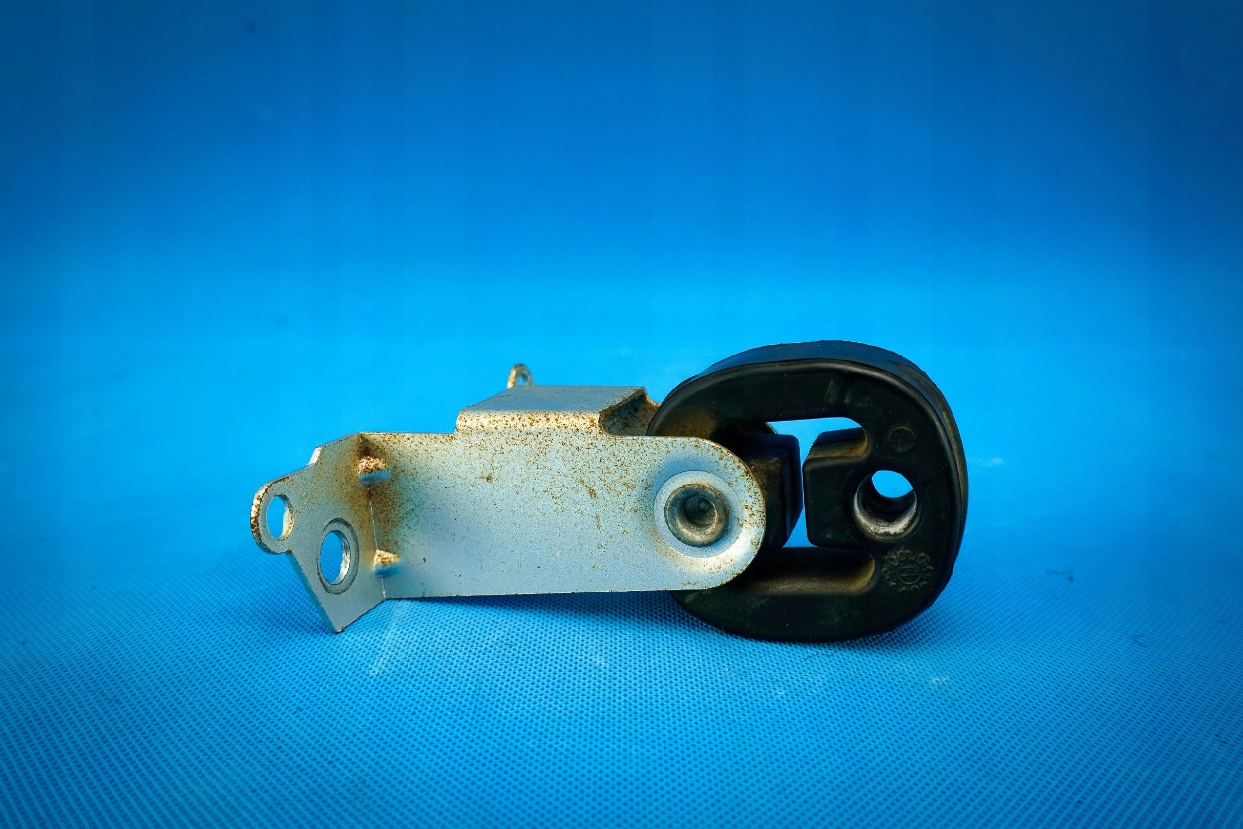bracket rury exhaust Audi A4 8K A5 8T 8K0253144E