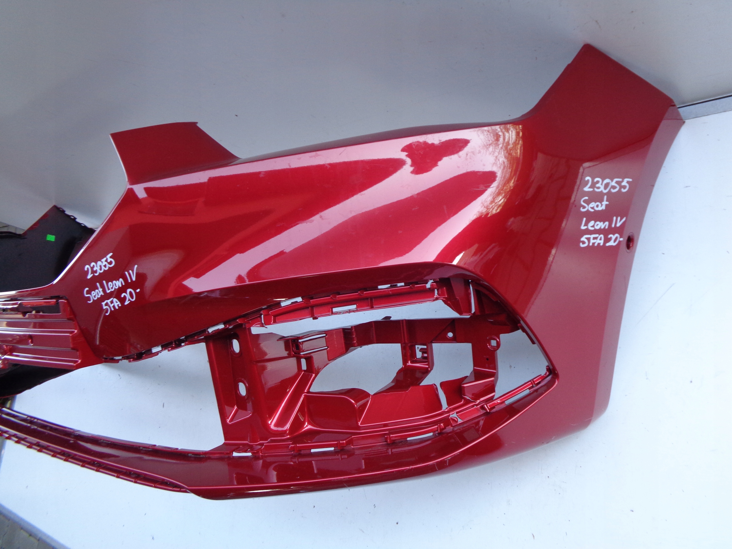 FRONTSTOSSSTANGE SEAT LEON IV 5F 5FA 19- NR 23055