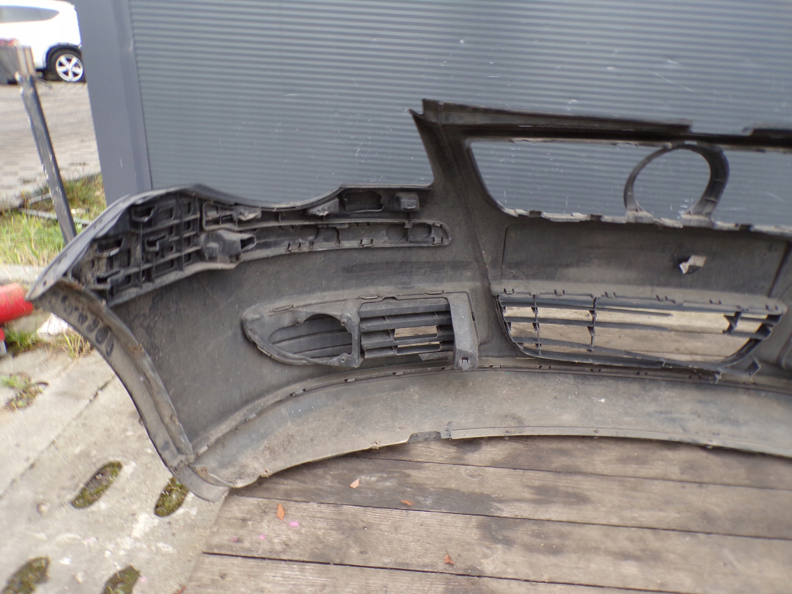 front bumper front VOLKSWAGEN POLO 9N2 colour L041 (1)