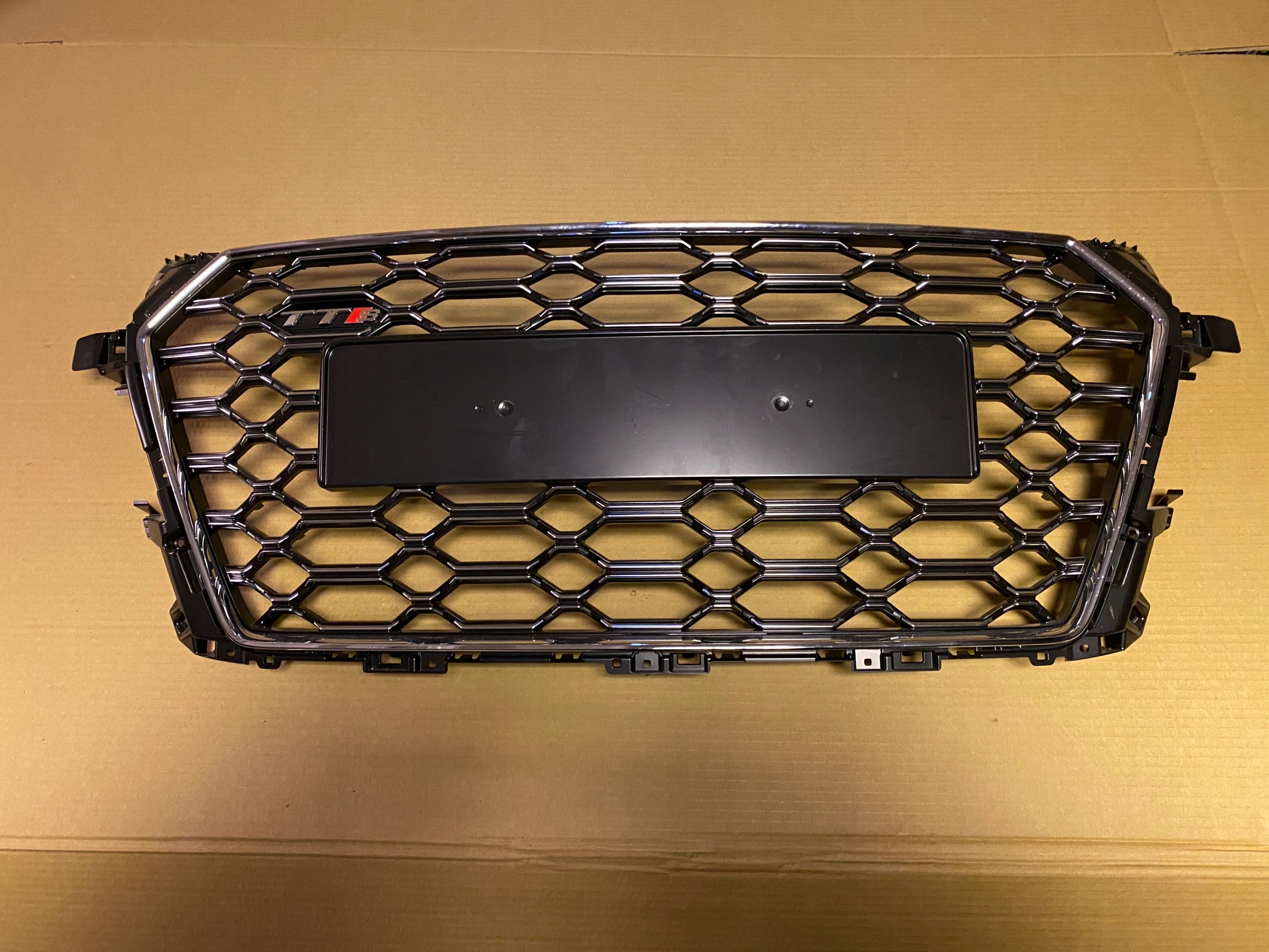 ATRAPA AUDI TTS 2022