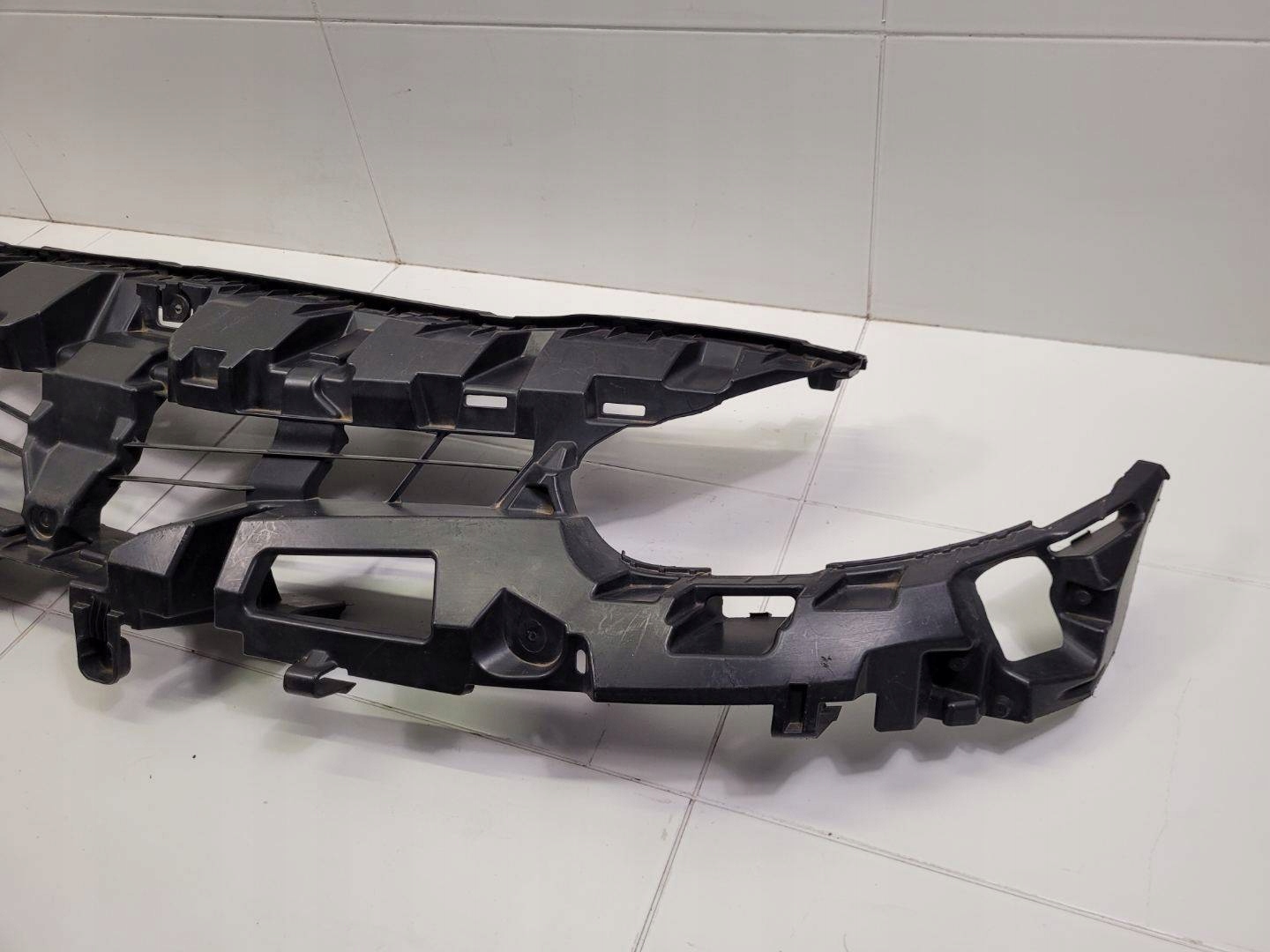 sider pillar of a bumper front upper Renault Fluence facelift 2015