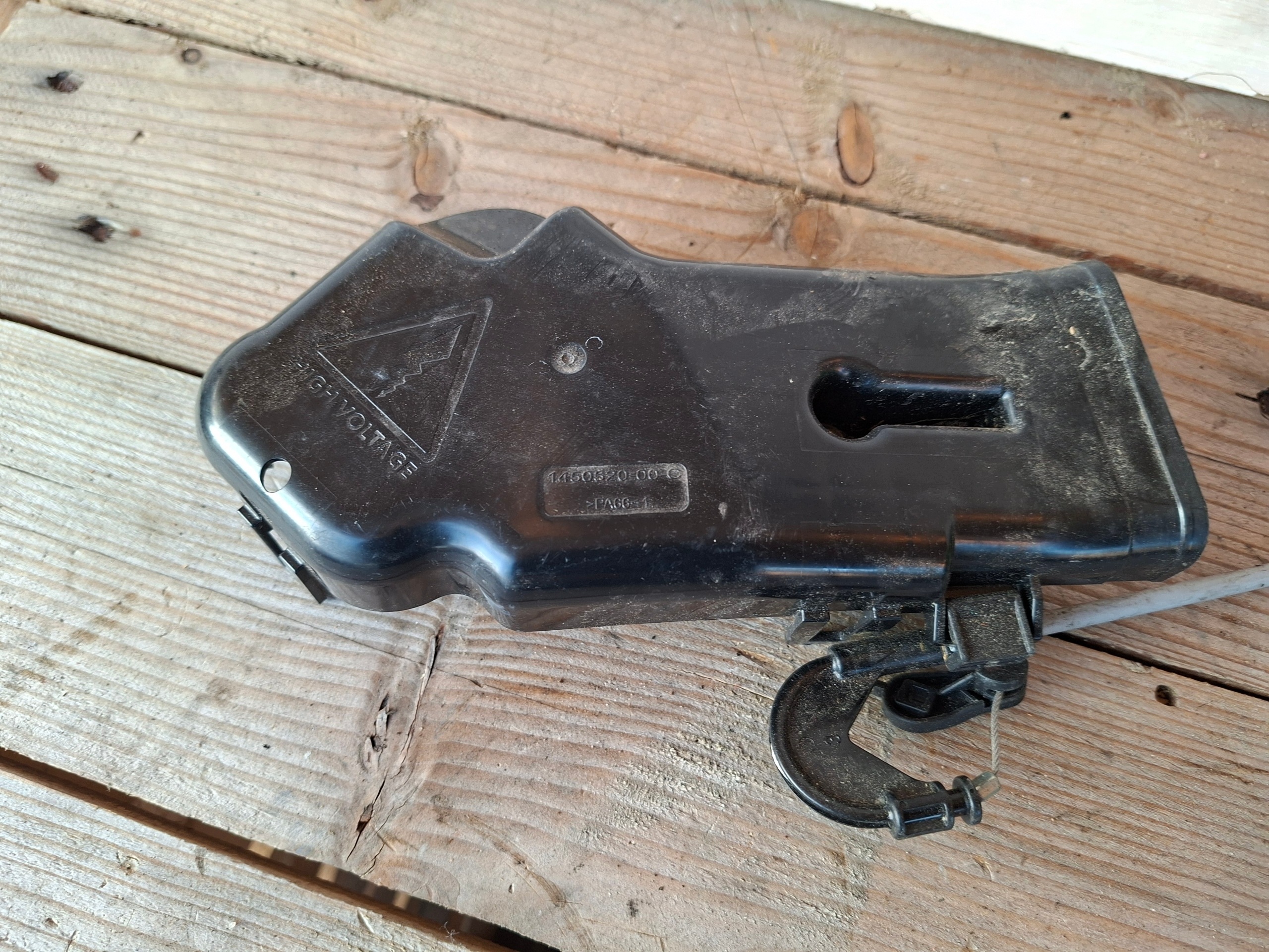 1450520-00-C TESLA MODEL 3 3D3 3D5 19R part GNIAZDA