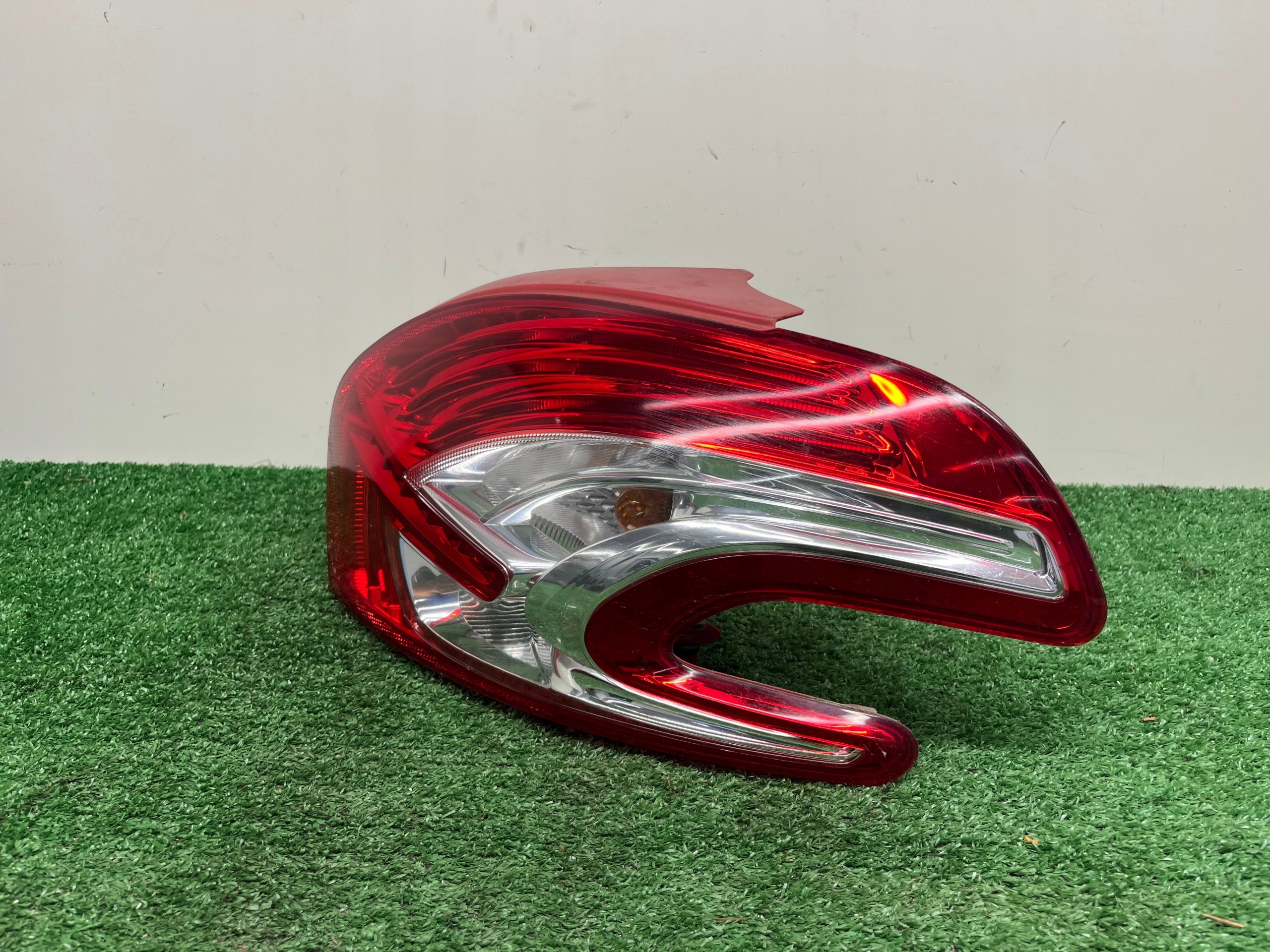 light right rear PEUGEOT 208 9672628380-01