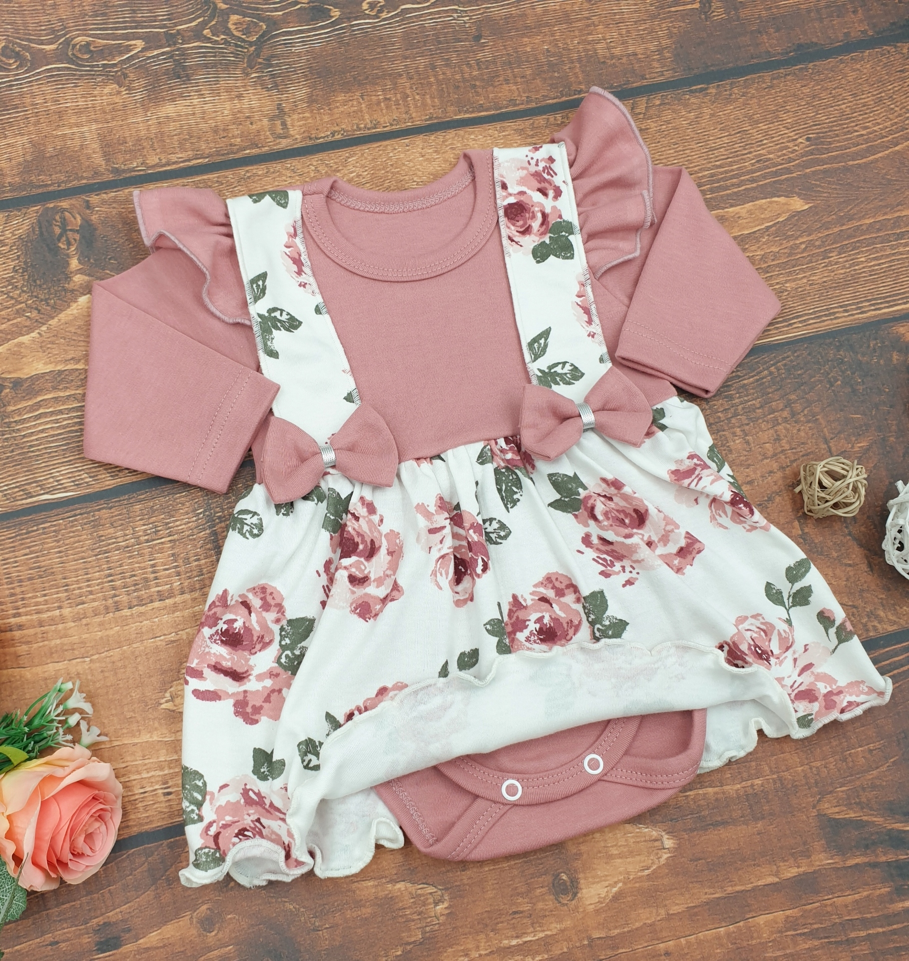 Sukienka niemowlęca, z wszytym body r.62 Marka Dartomik