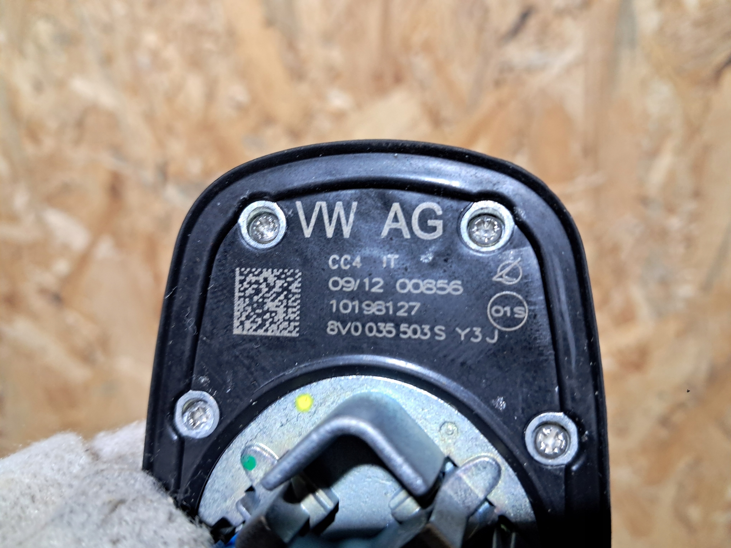 Antena GPS Rekinek 8V0035503S Audi A3 S3 LY3H Stan opakowania zastępcze