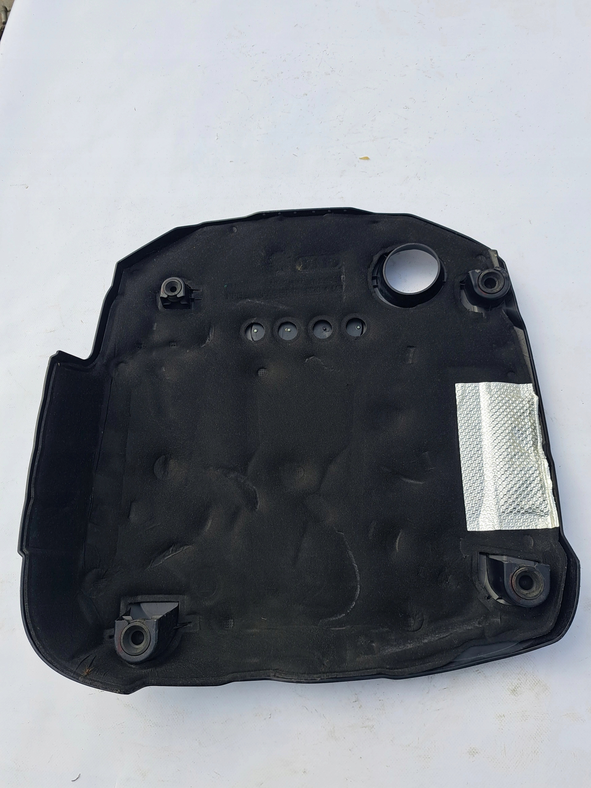 AUDI (2.0 TDI) A4 A5 A6 Q5 motor cover 04L10392