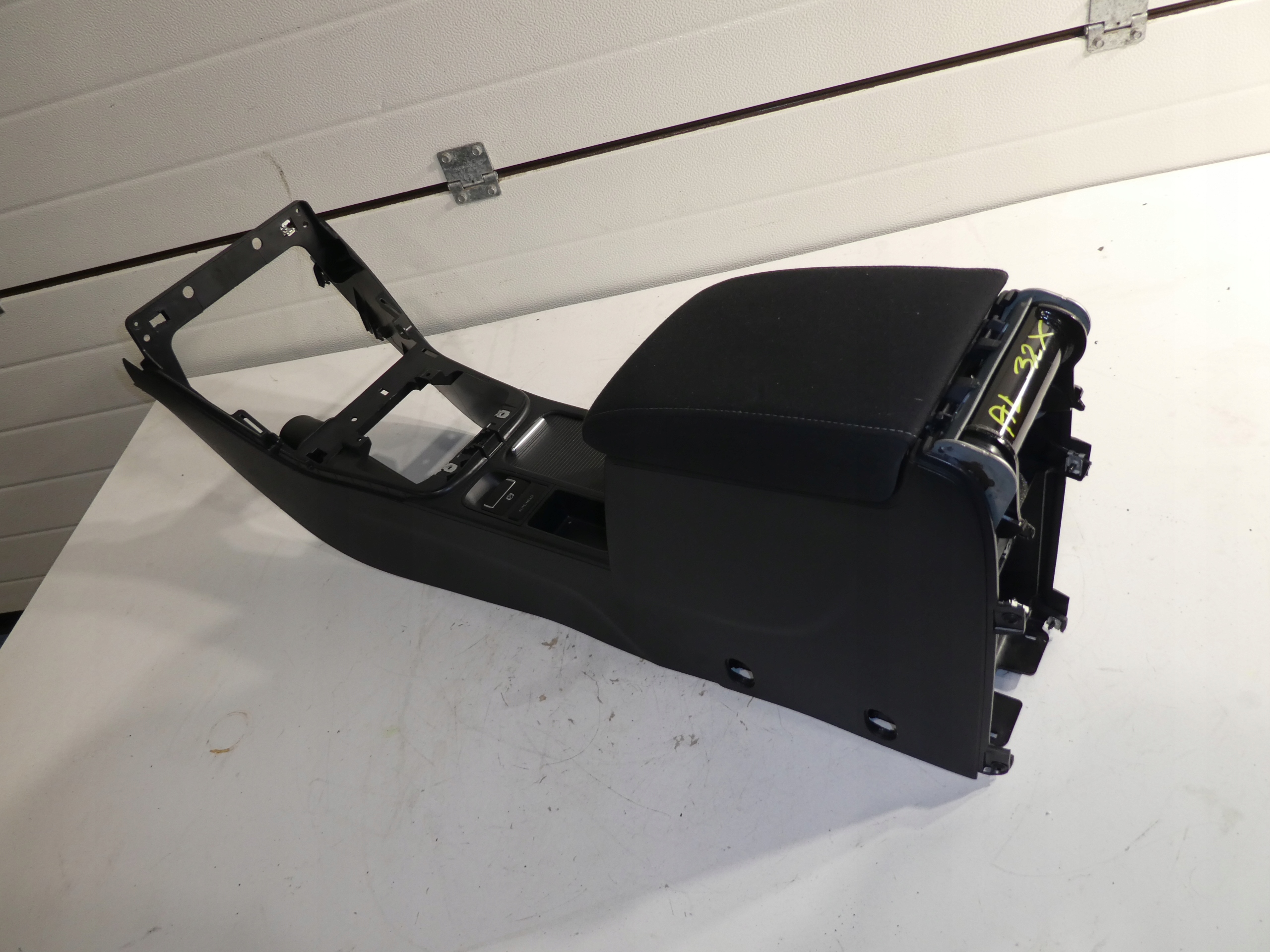 TUNEL armrest VW TIGUAN plus 5M0864207F