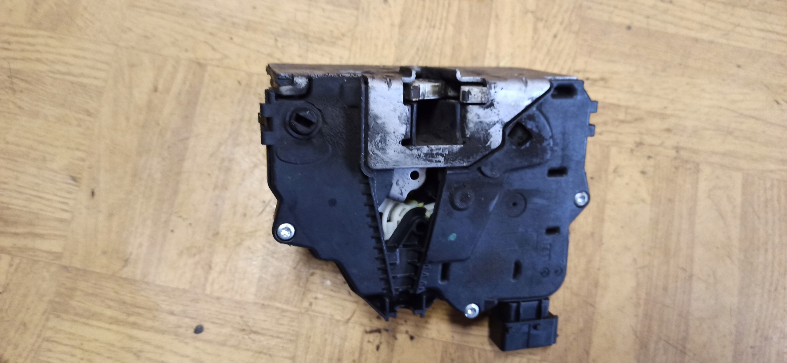 lock door left rear part OPEL CORSA D 5D 13258266 EQ
