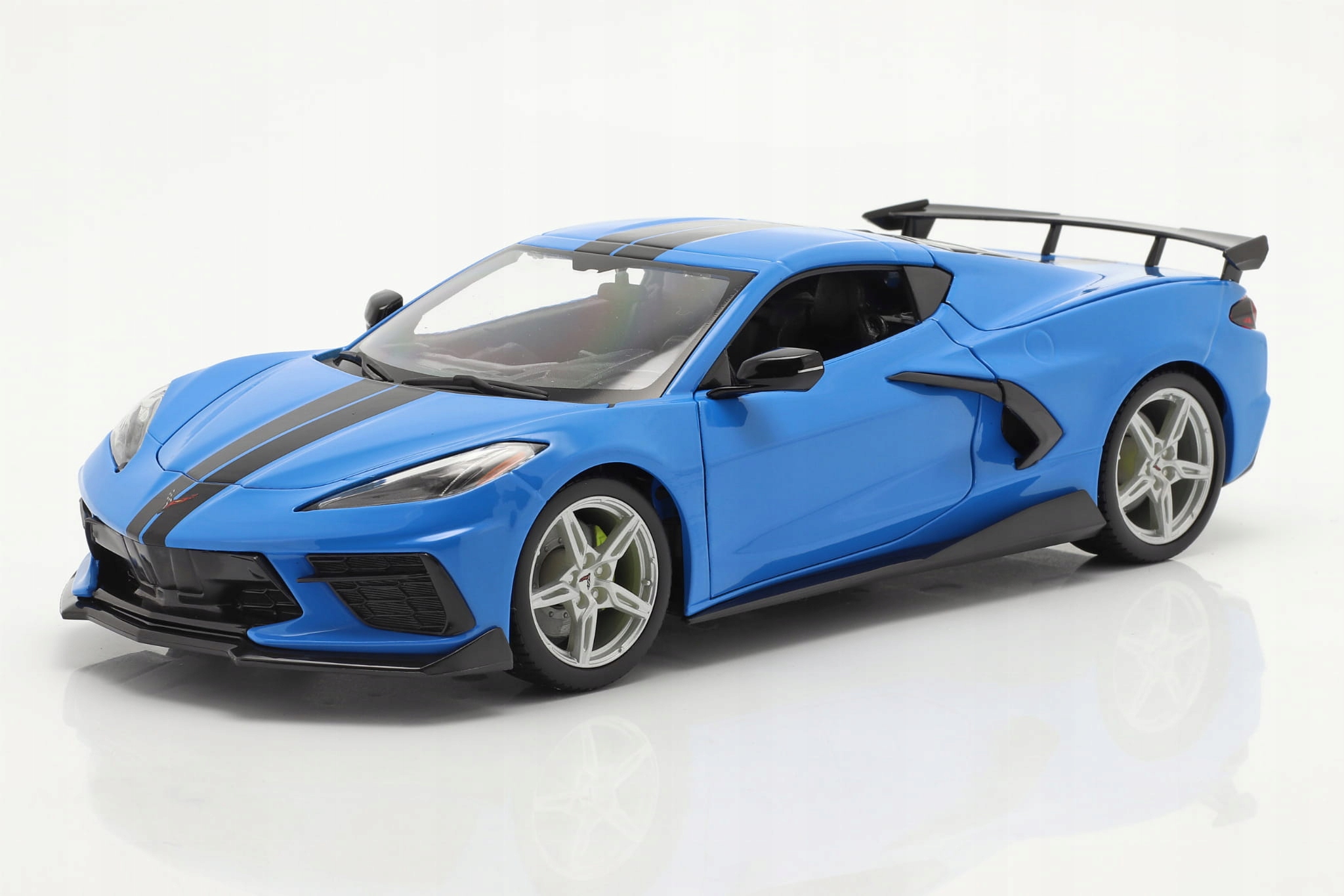 Chevrolet Corvette Stingray C8 Coupe High Wing 2020 Modrá Maisto 1:18