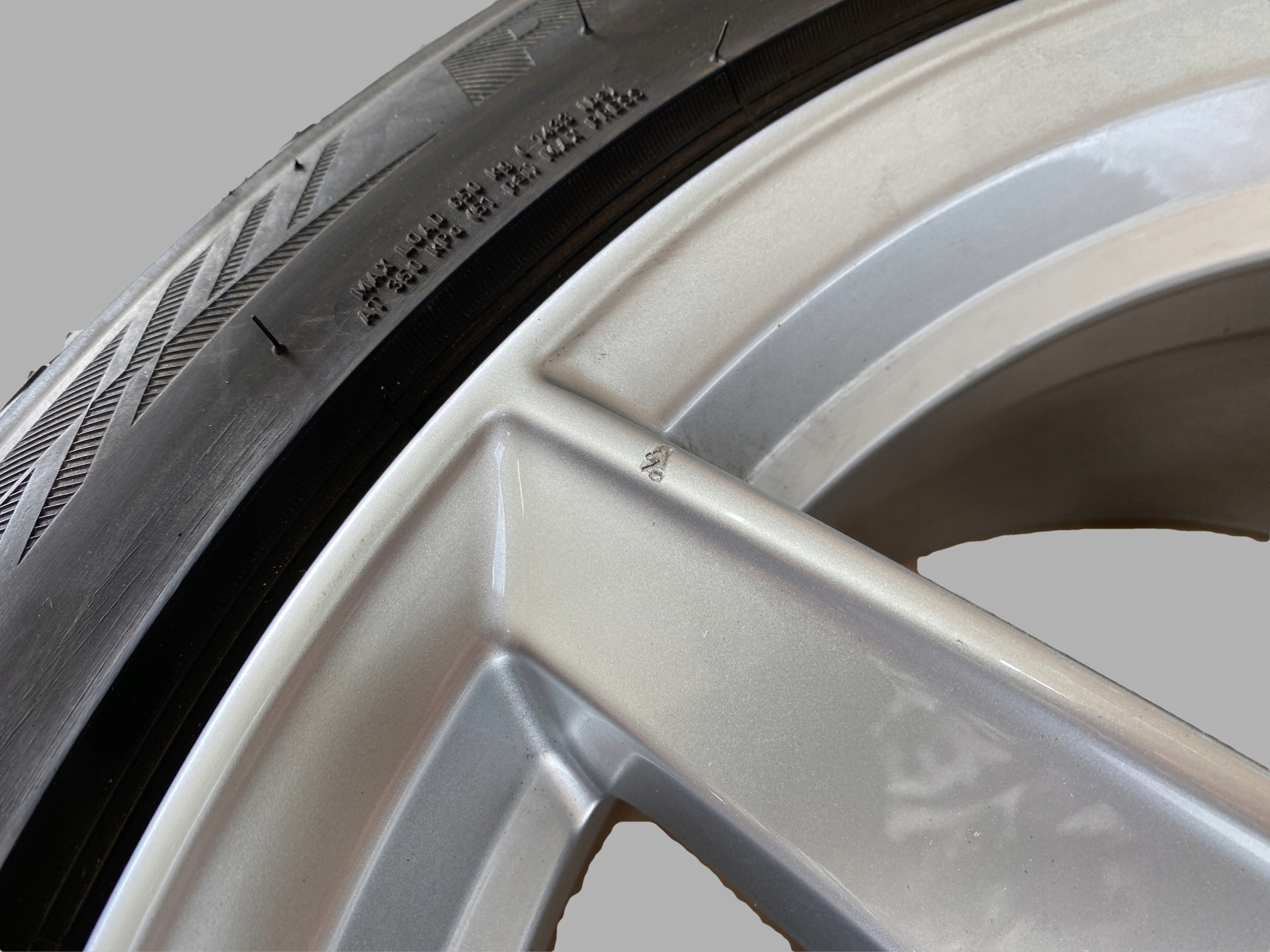 AUDI A4 A5 8W wheels discs 245/40R18 BRIDGESTONE