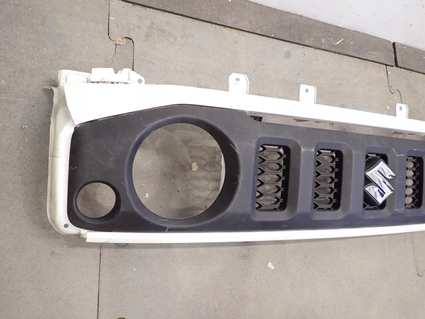 Grill SUZUKI JIMNY II 2018- 72111-78R0
