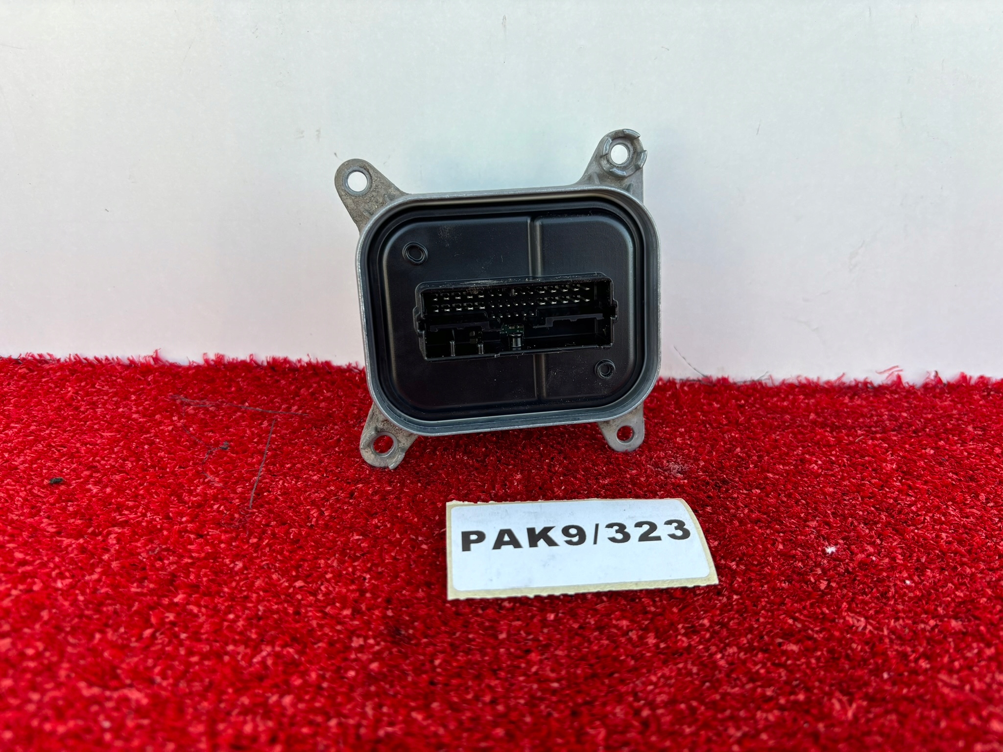 TESLA Y 3 LIFT control unit lights module LED 1532925-06-E PAK9/323