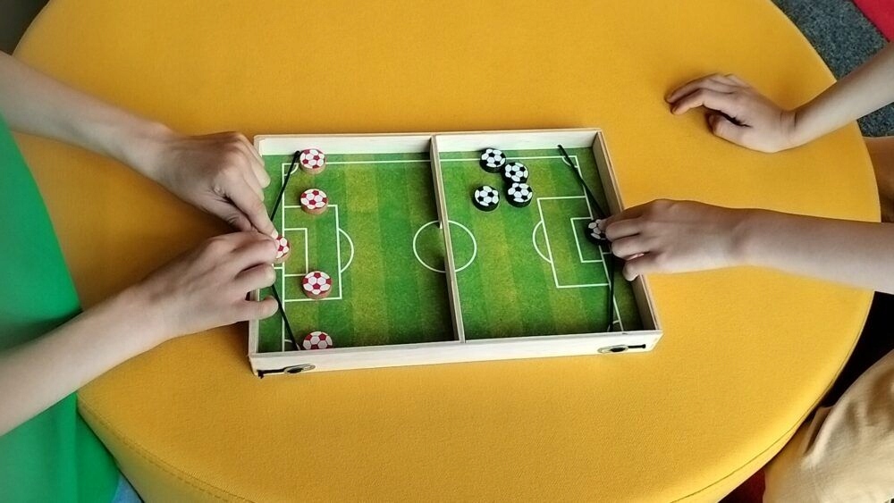 GRA SPORTOWA PIŁKARSKA FOOTBALL ECO FUN PIŁKA NOŻNA 5+ Wydawca Alexander