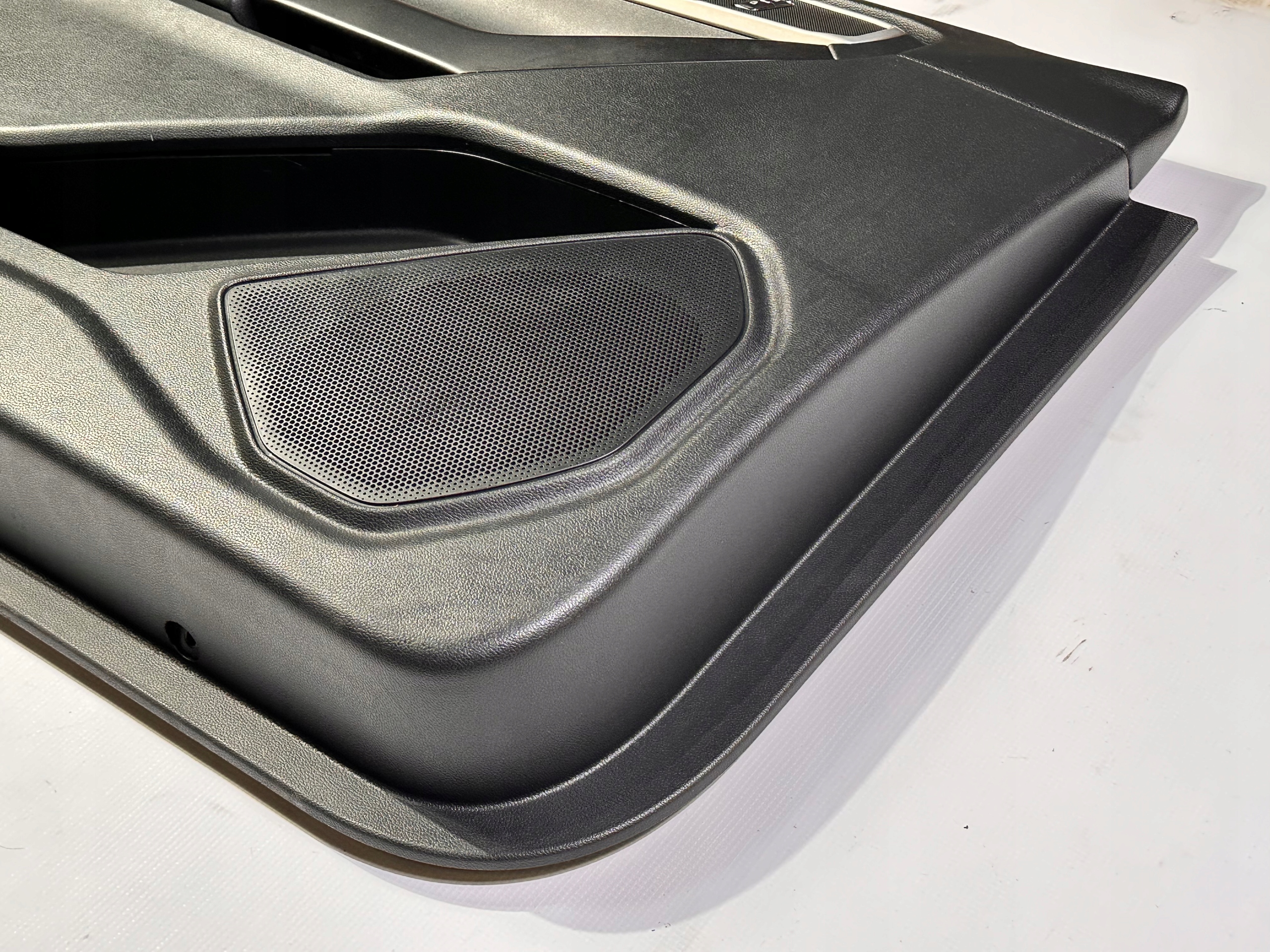side upholstery side door left front front Ford Explorer 2020+