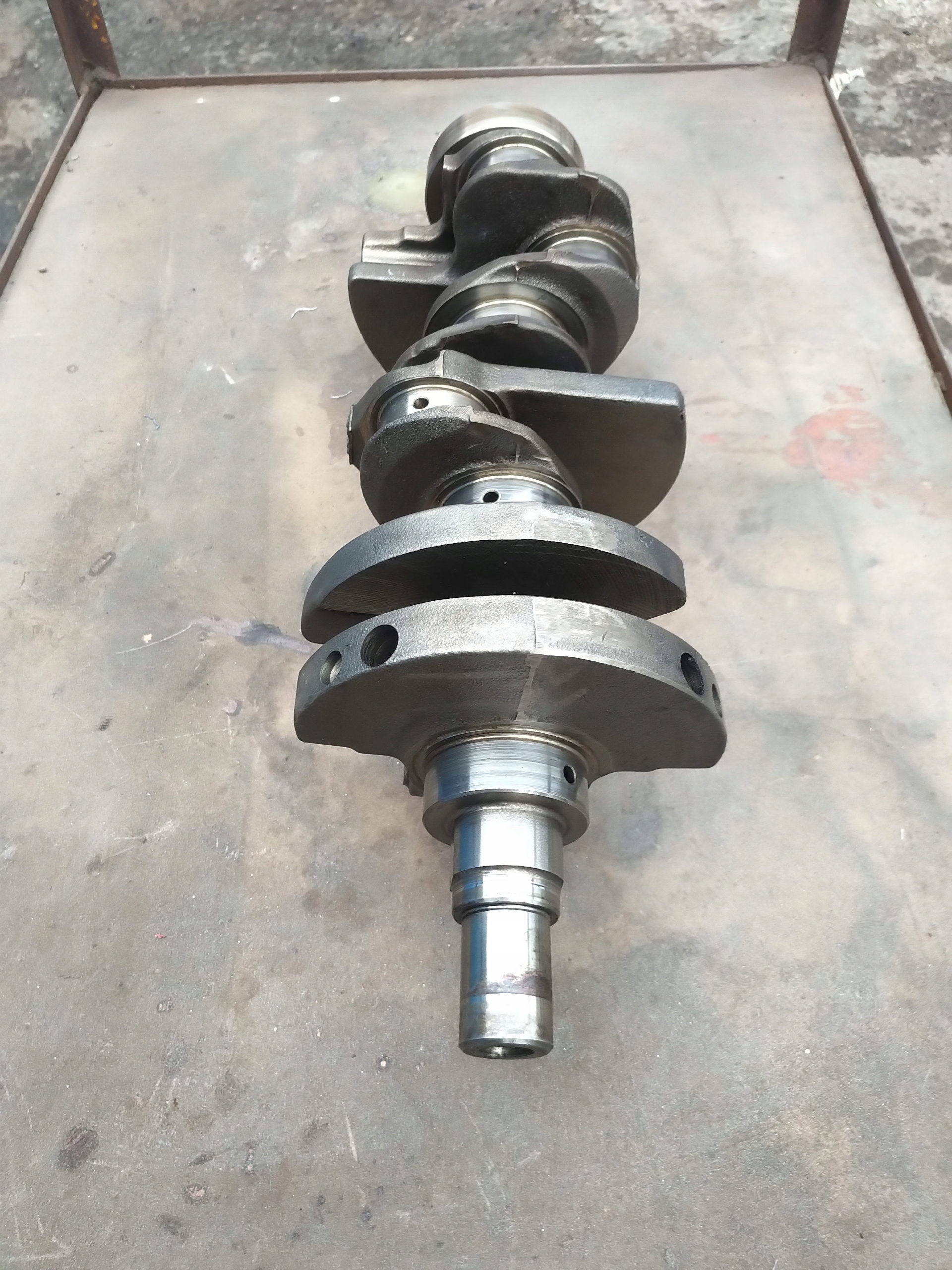 PAJERO HYUNDAI GALLOPER 3,0 V6 G6AT WAŁ KORBOWY Numer katalogowy części G6AT