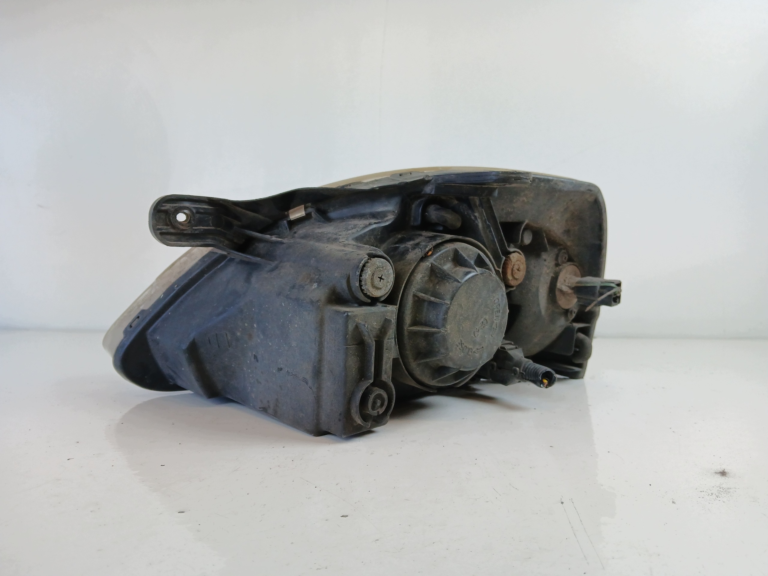 KIA RIO and light right front LADNA