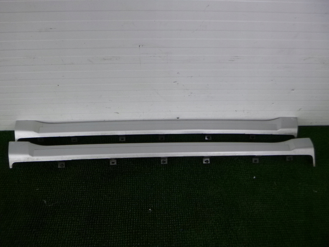 JEEP WK 05- moulding threshold left SREBRNA