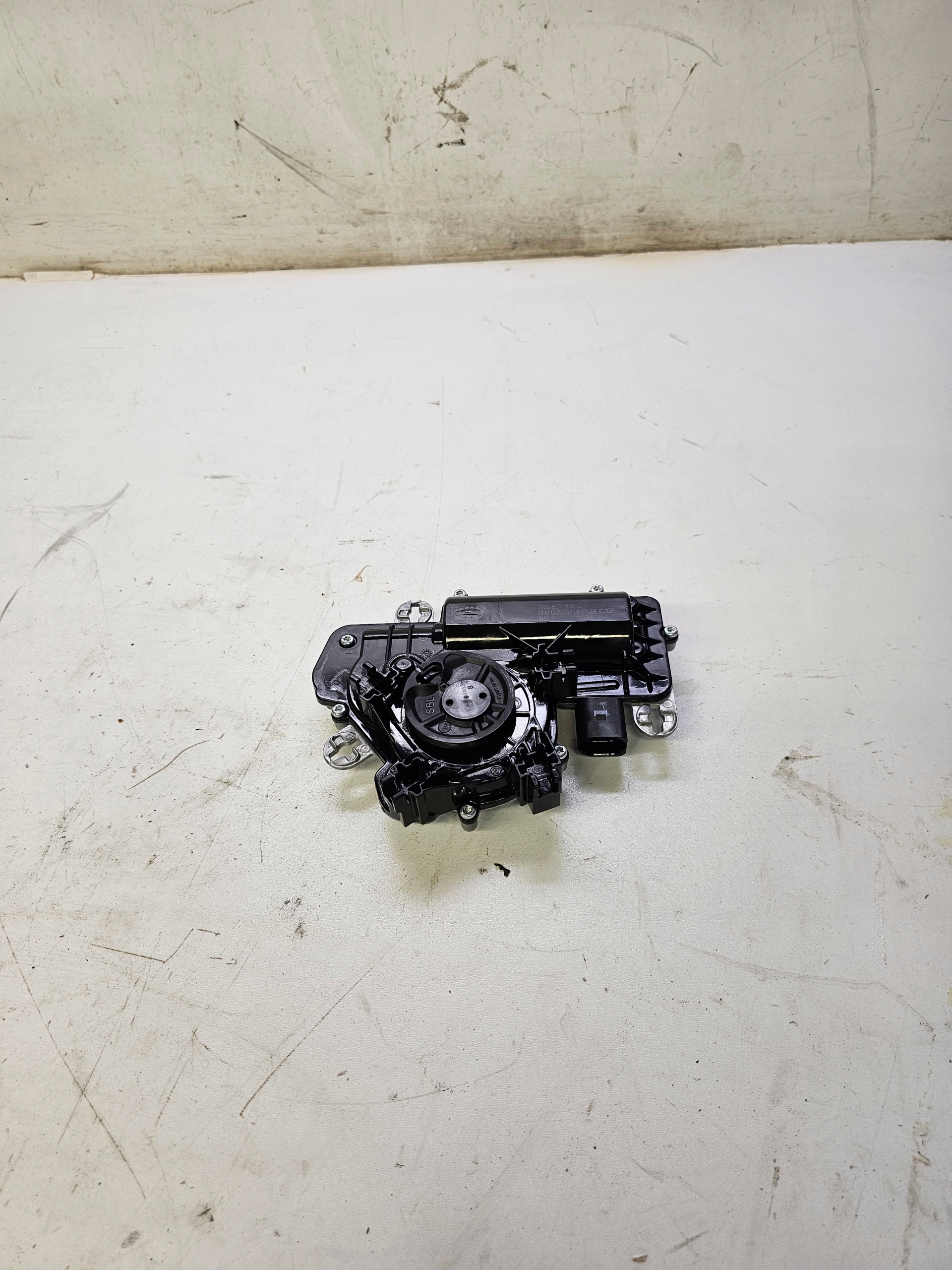 lock DOCIAG bonnet rear part AUDI A4 A5 A6 Q7 3V5827887C