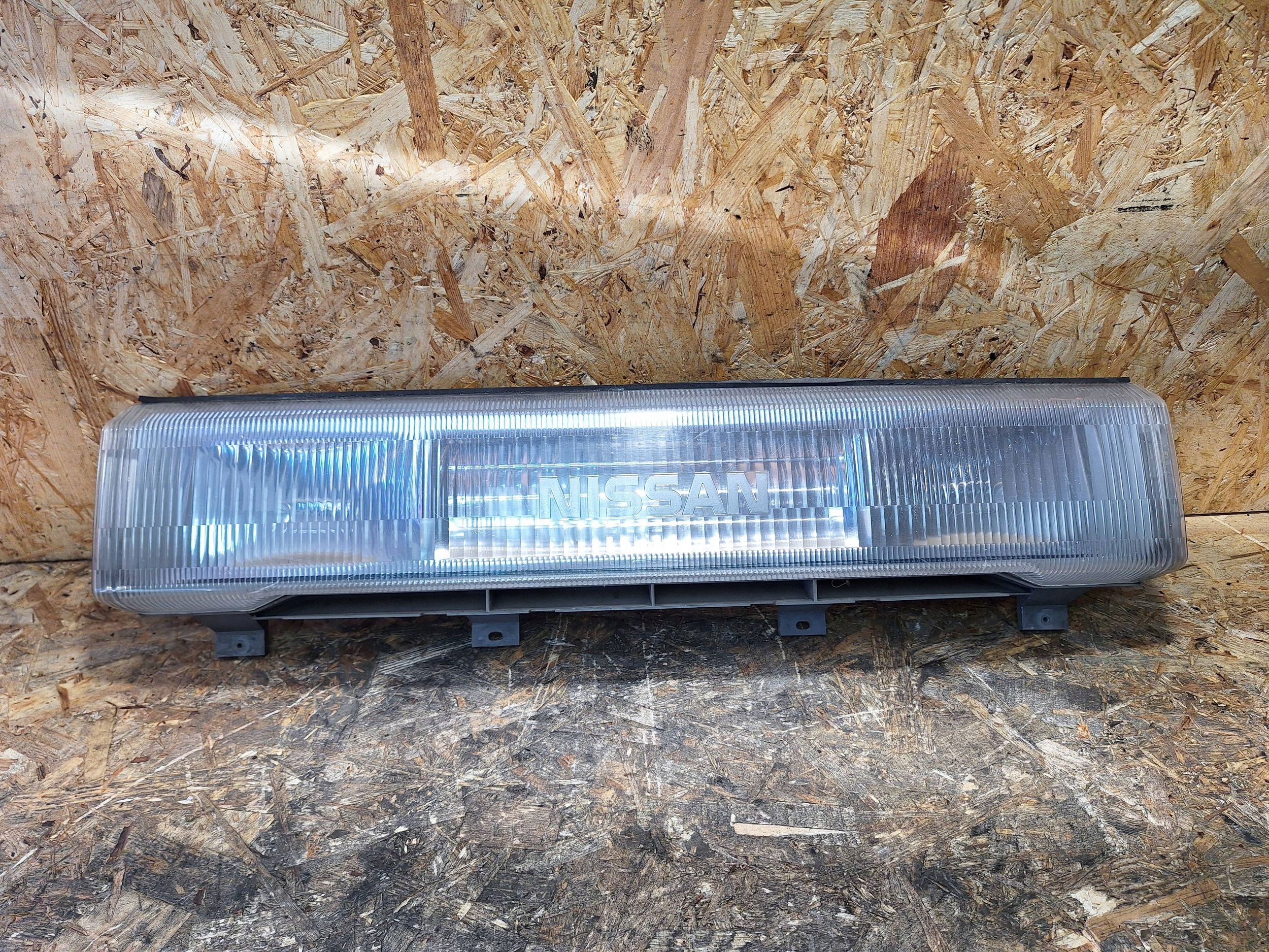Grille NISSAN VANETTE LWB II LIFT 89