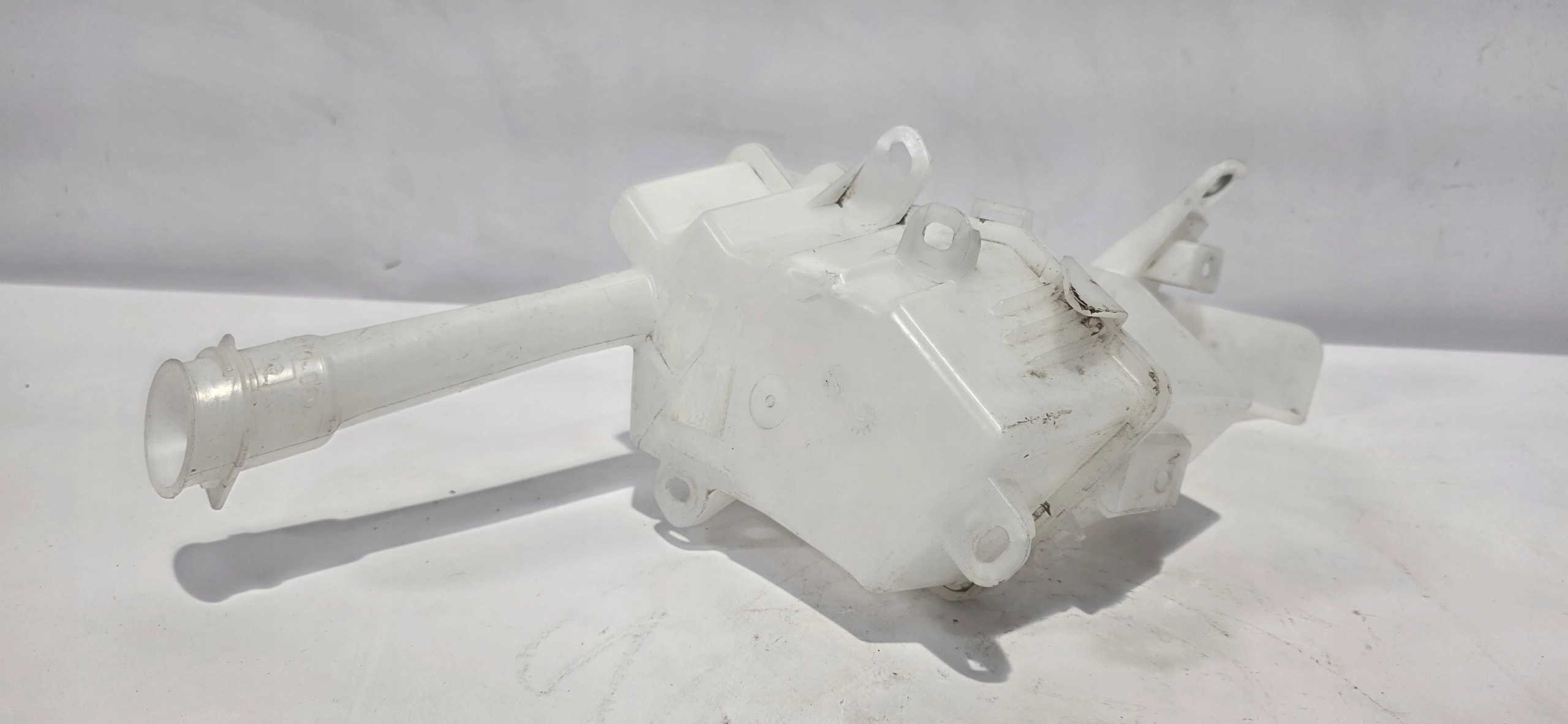washer fluid tank TOYOTA AYGO X 22- original