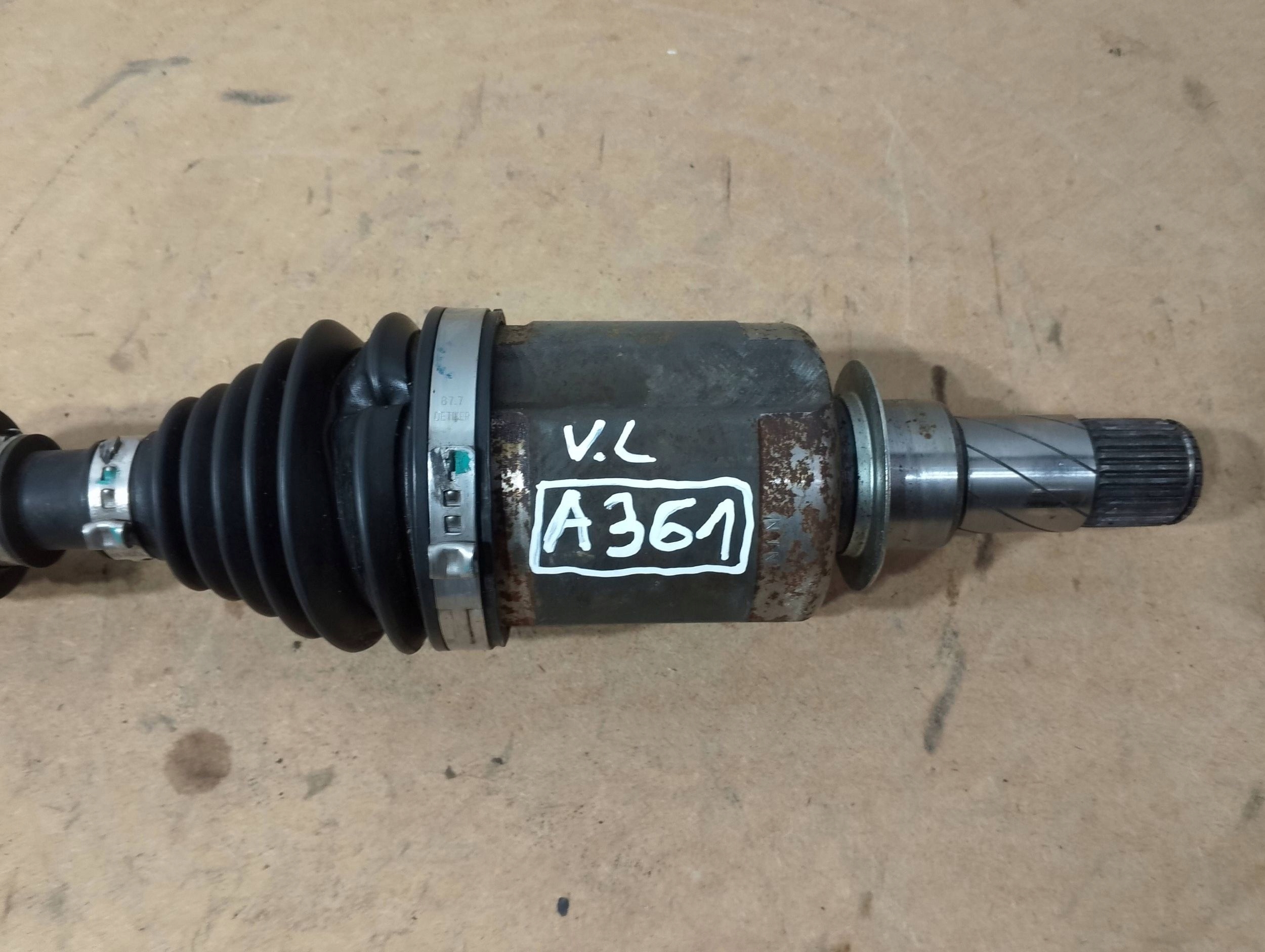 Nissan X-Trail T32 1,6 DCI semi-axis front left (A361)