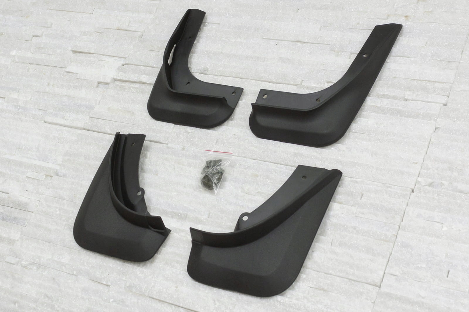 CHLAPACZE VOLVO V40 2012 2019 KOMPLET EAN 2000000002101