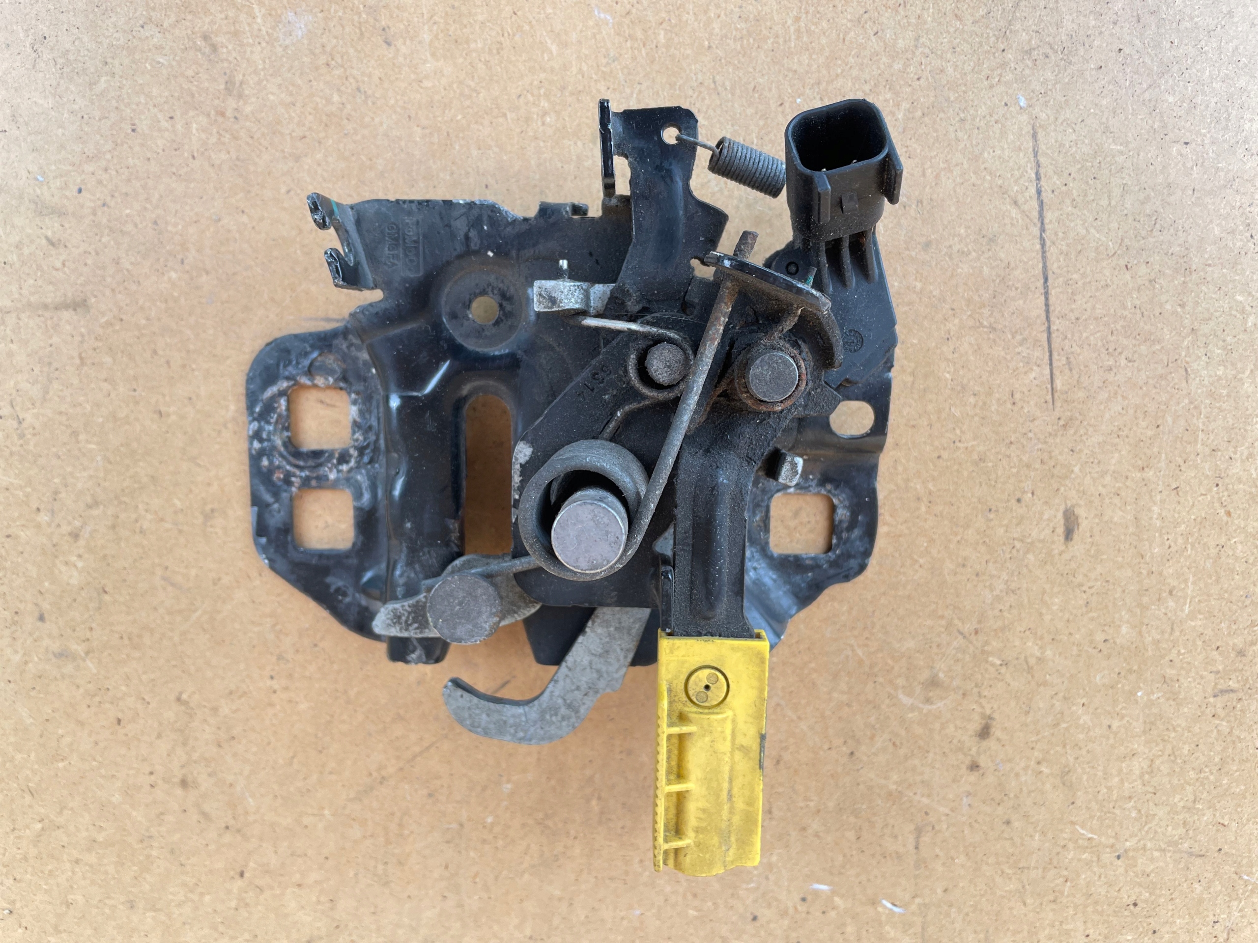 ZAMEK MASKI LEWY FORD MONDEO MK5