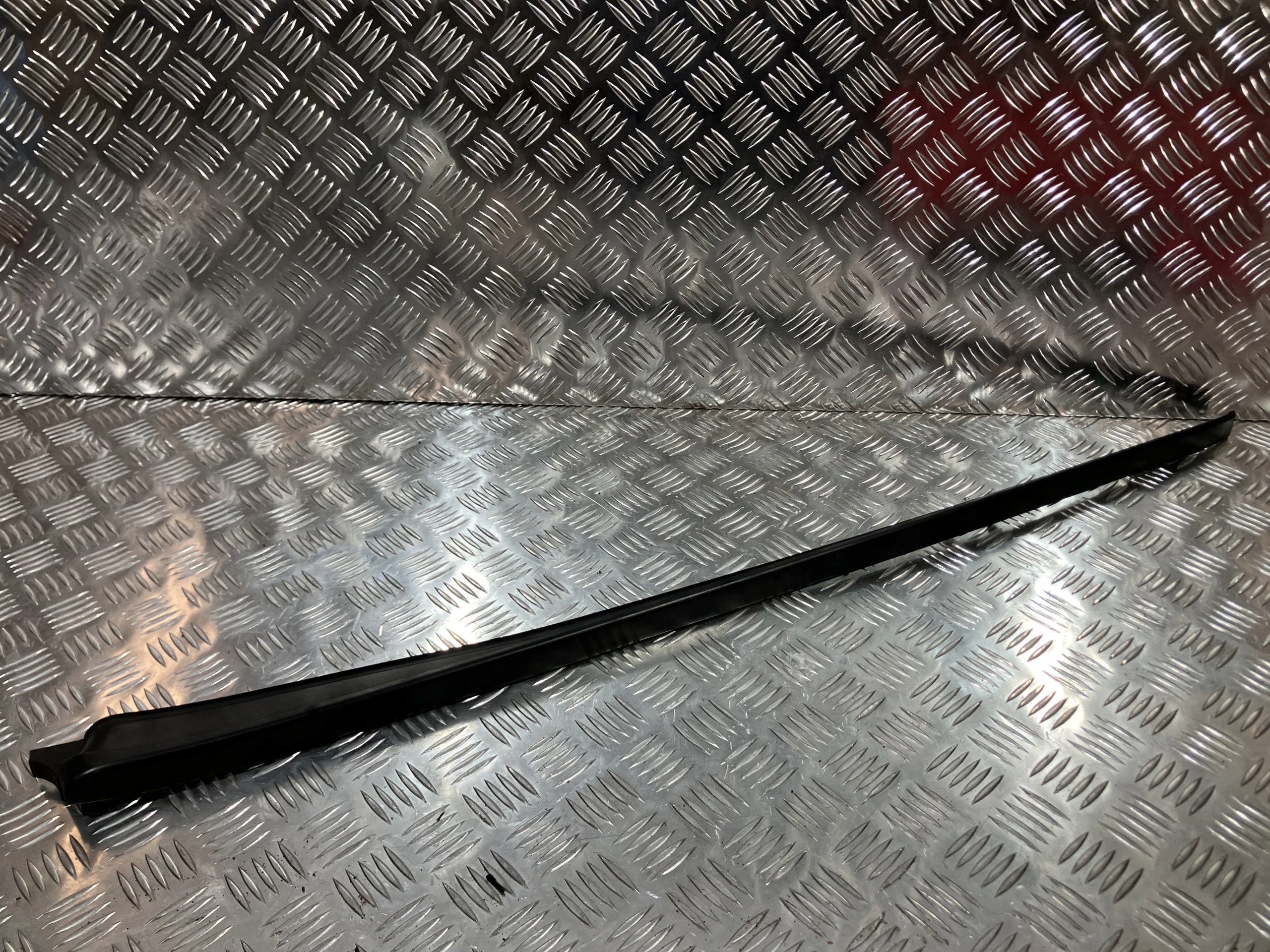 LISTWA SZYBY CZOŁOWEJ LEWA HONDA JAZZ IV 15- LIFT