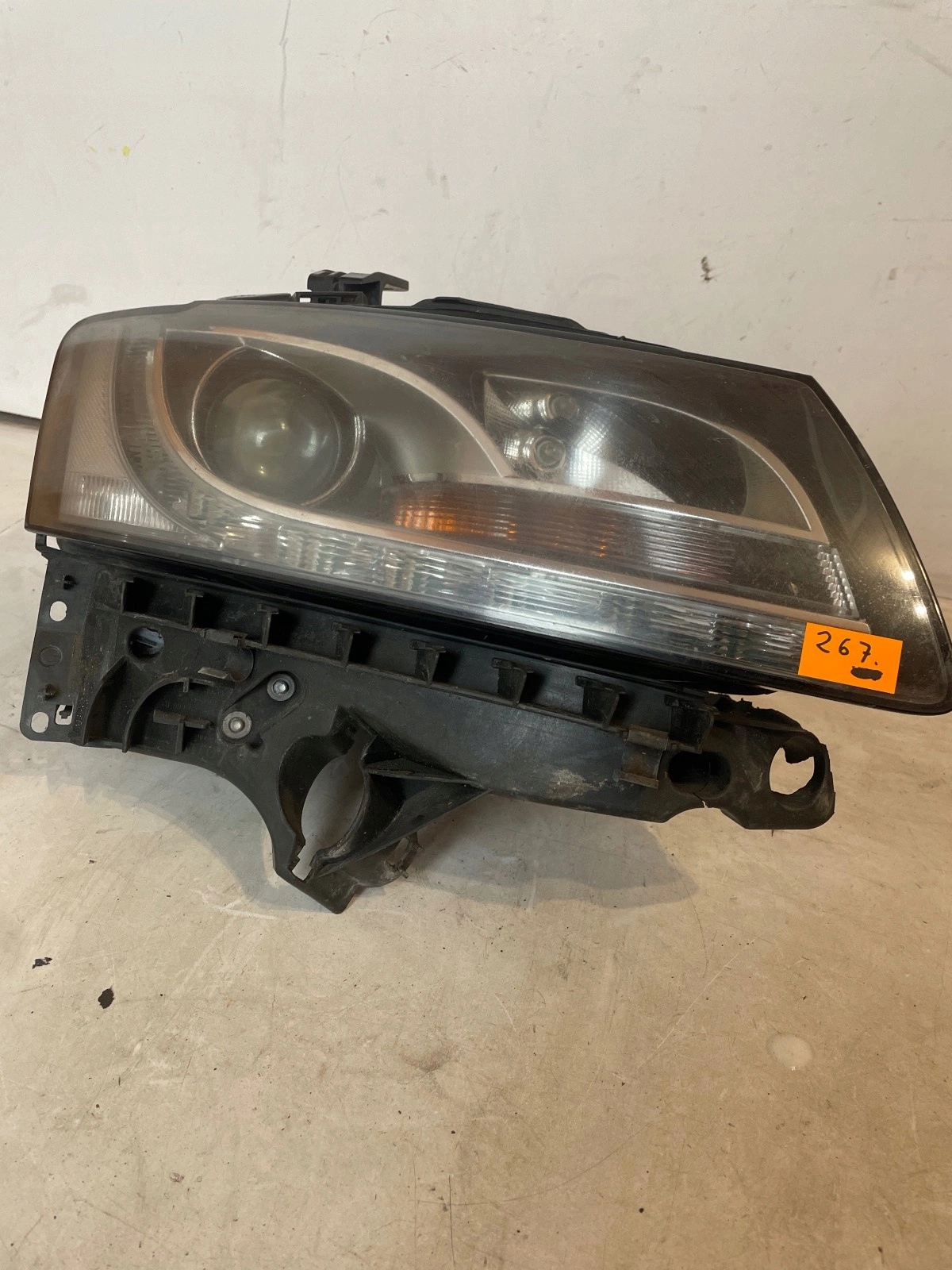damaged light front front right Audi A5 8T Xenon UK