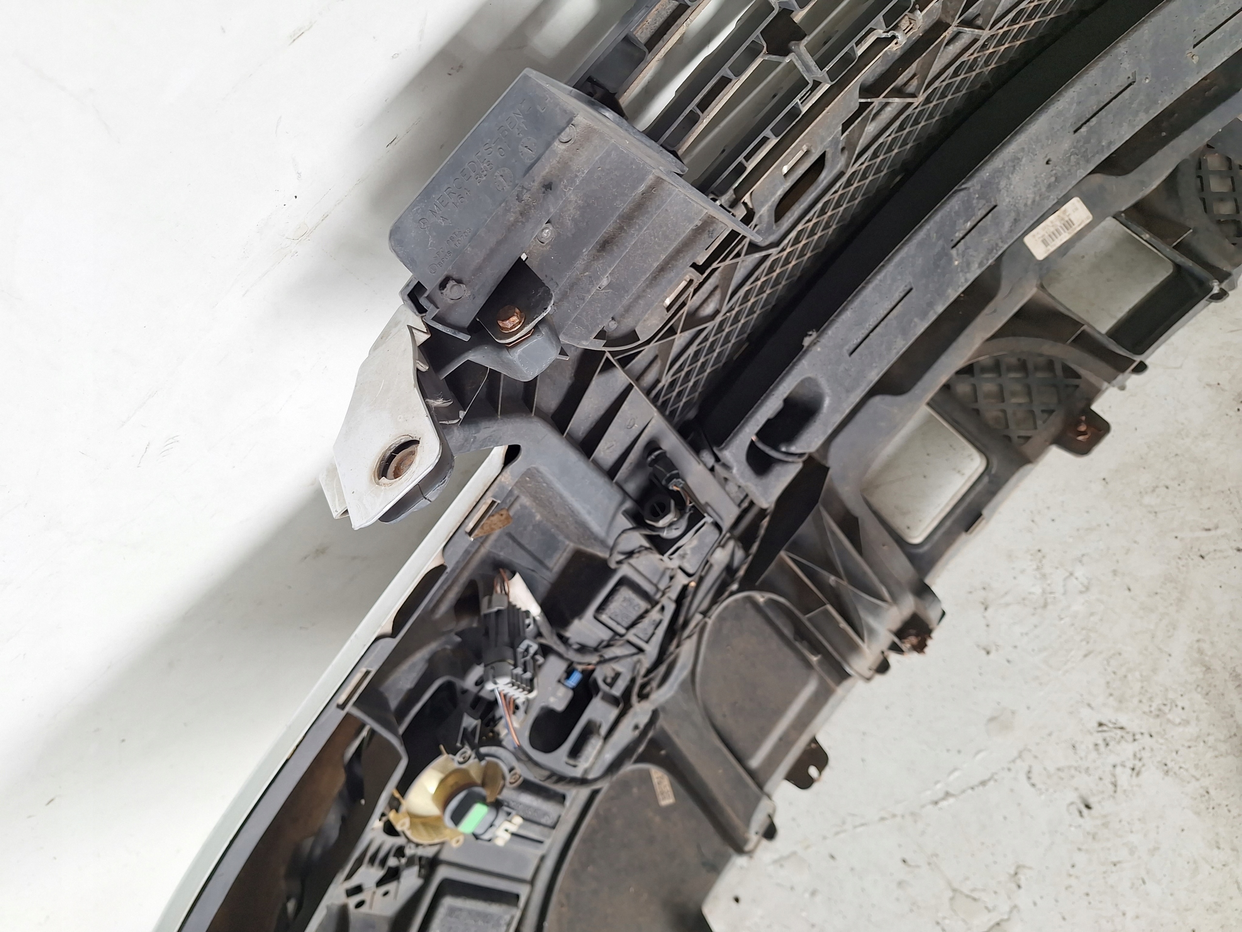 MERCEDES ML W164 05-08 Stoßstange + PDC
