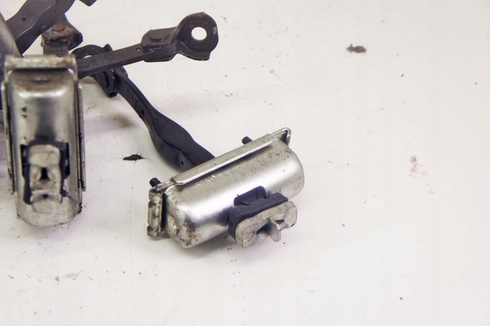 PJ107 Ford Mondeo Mk5 Ograniczniki Drzwi Komplet Producent części Ford OE