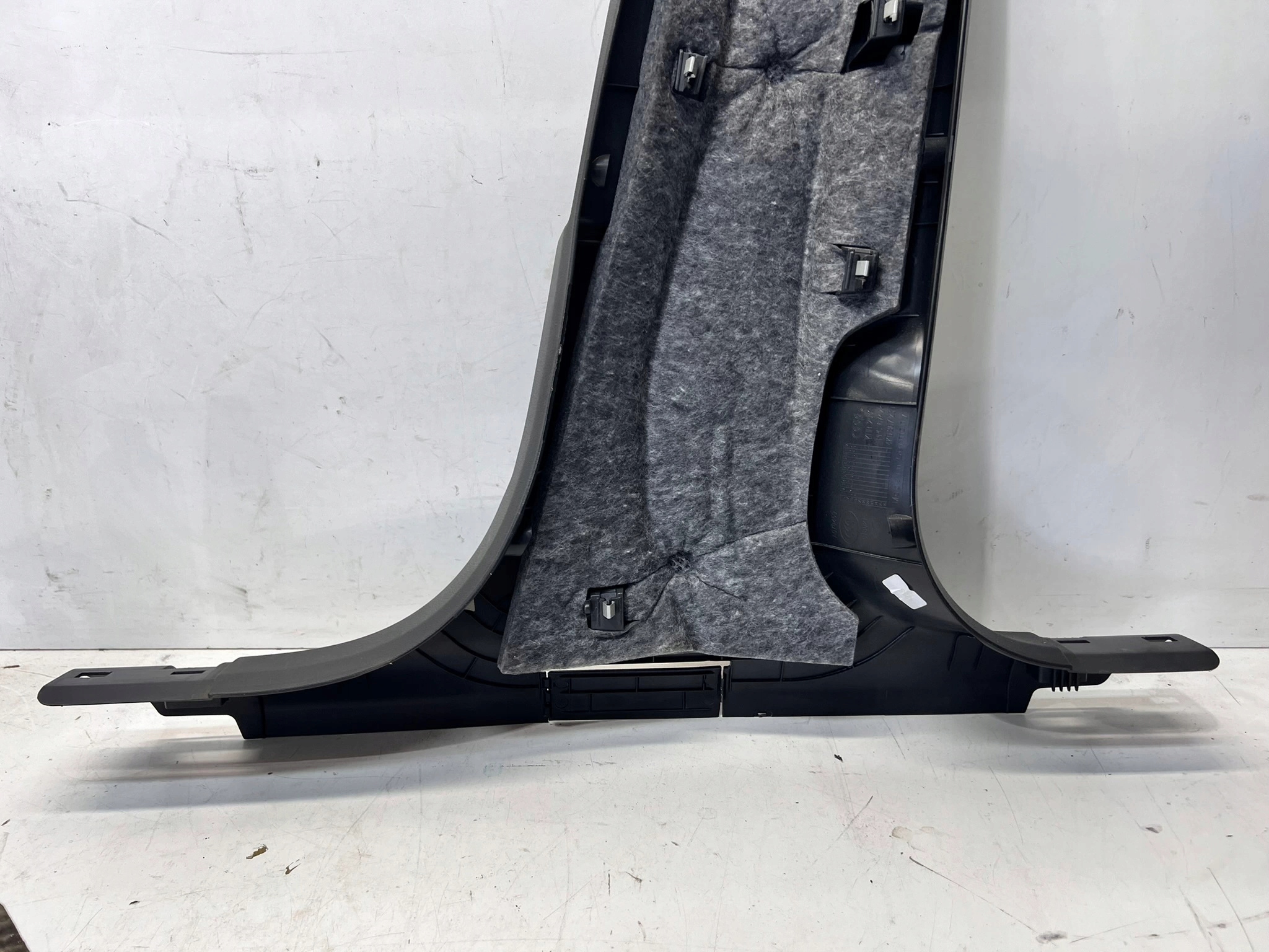 cover POSZYCIA SLUPKA B left AUDI A6 C8 4K0867239