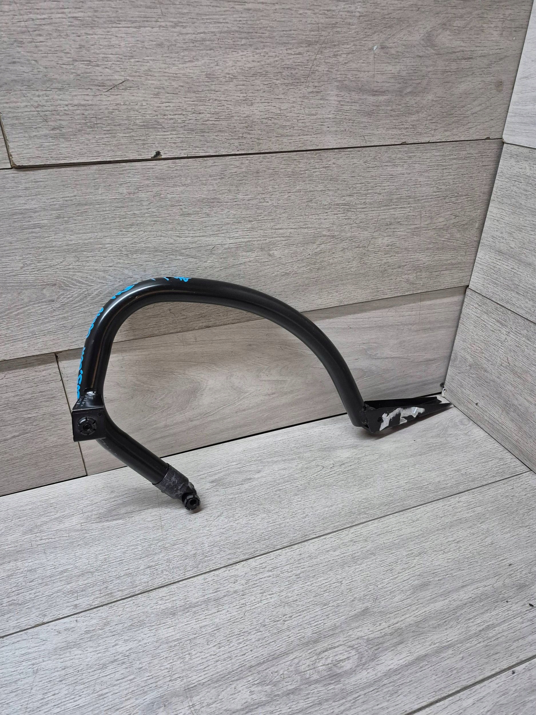 12209. MERCEDES CLA COUPE ZAWIAS KLAPY PRAWY A1177500228